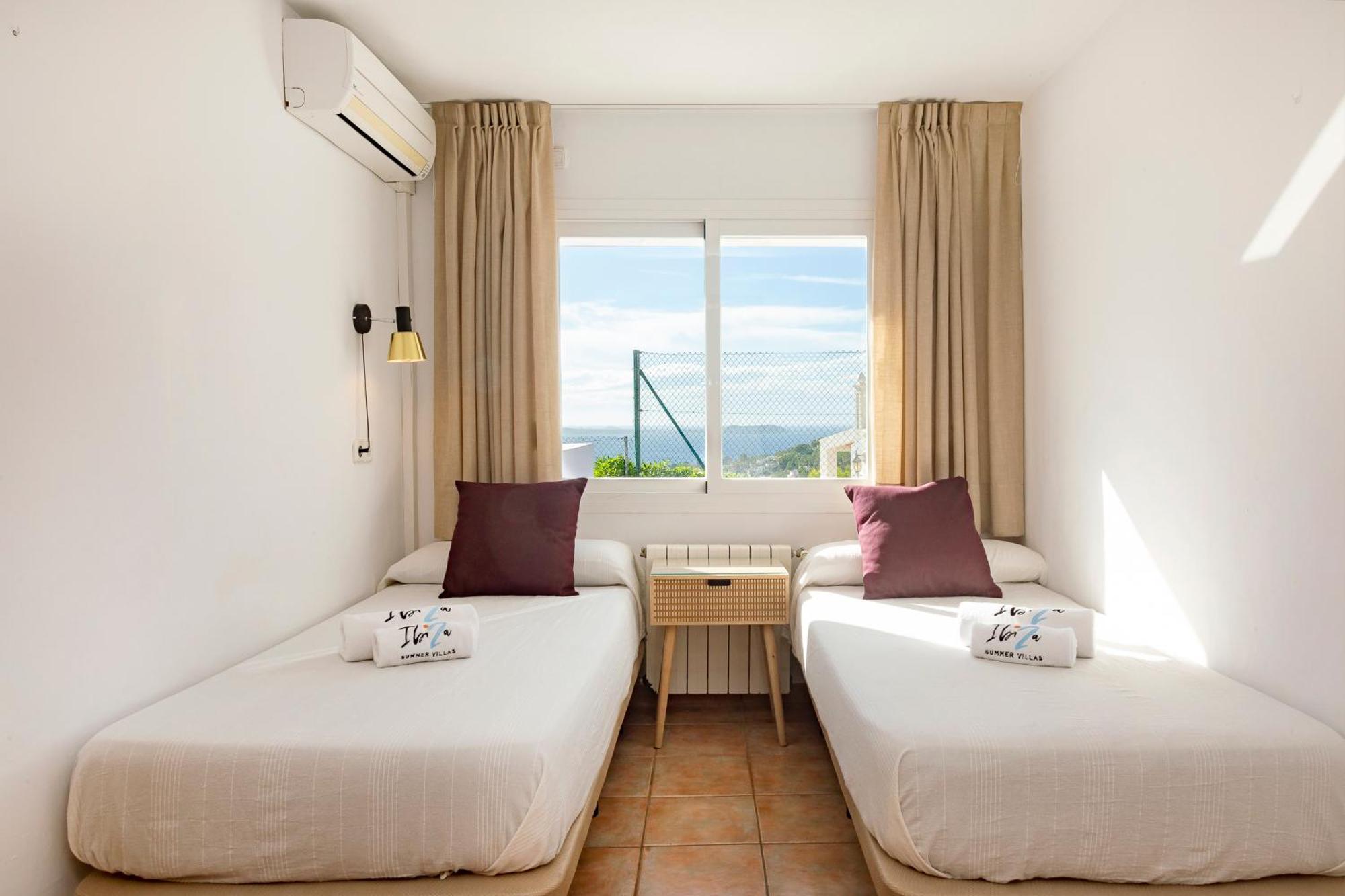 Villa Near San Antonio Sleeps 11 *