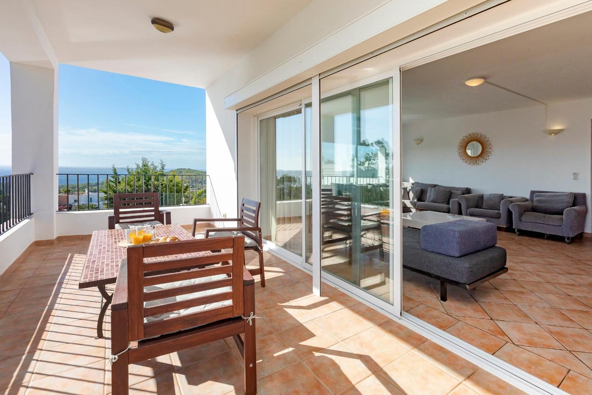 Villa Near San Antonio Sleeps 11