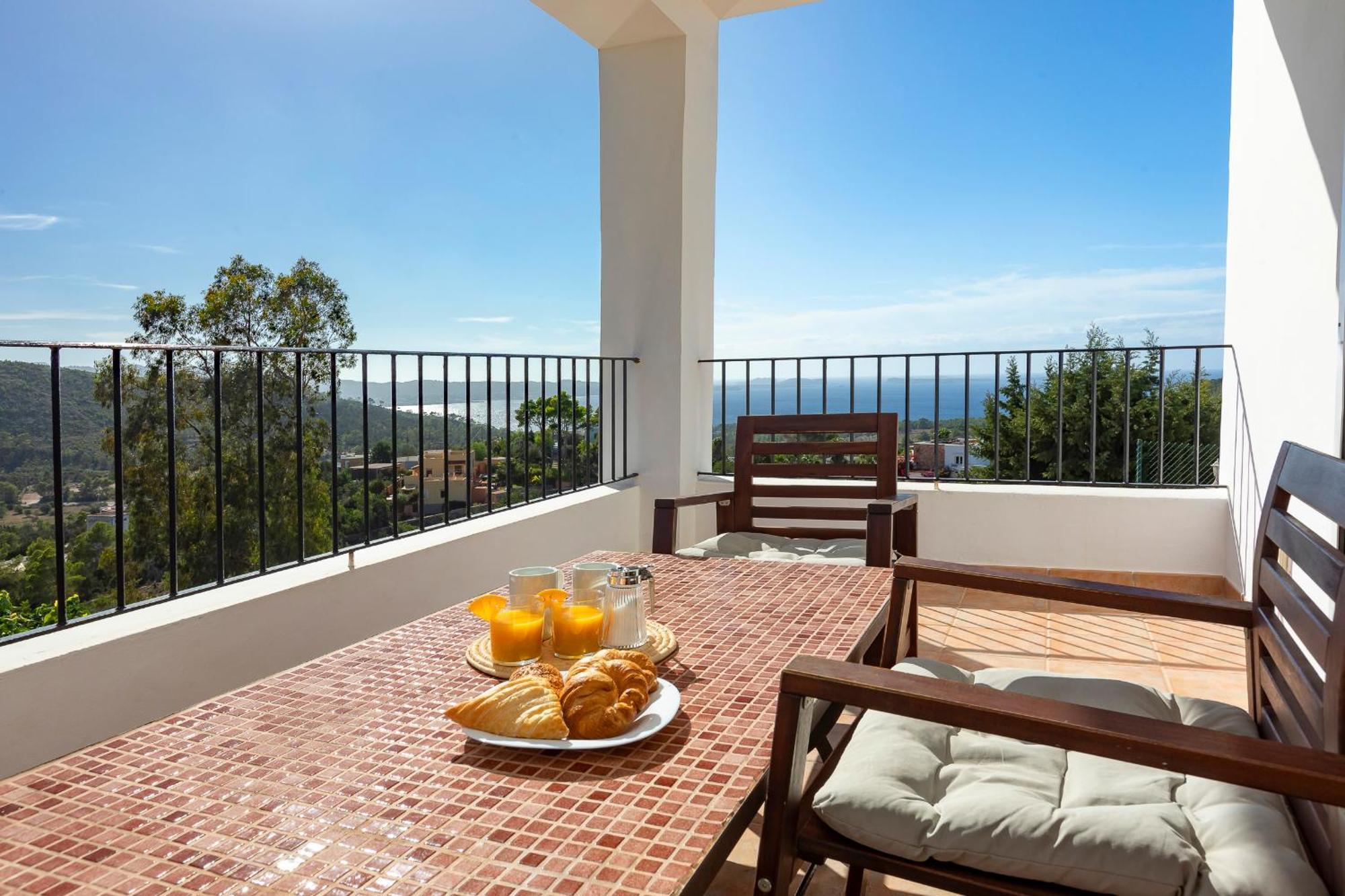 Near San Antonio Sleeps 11