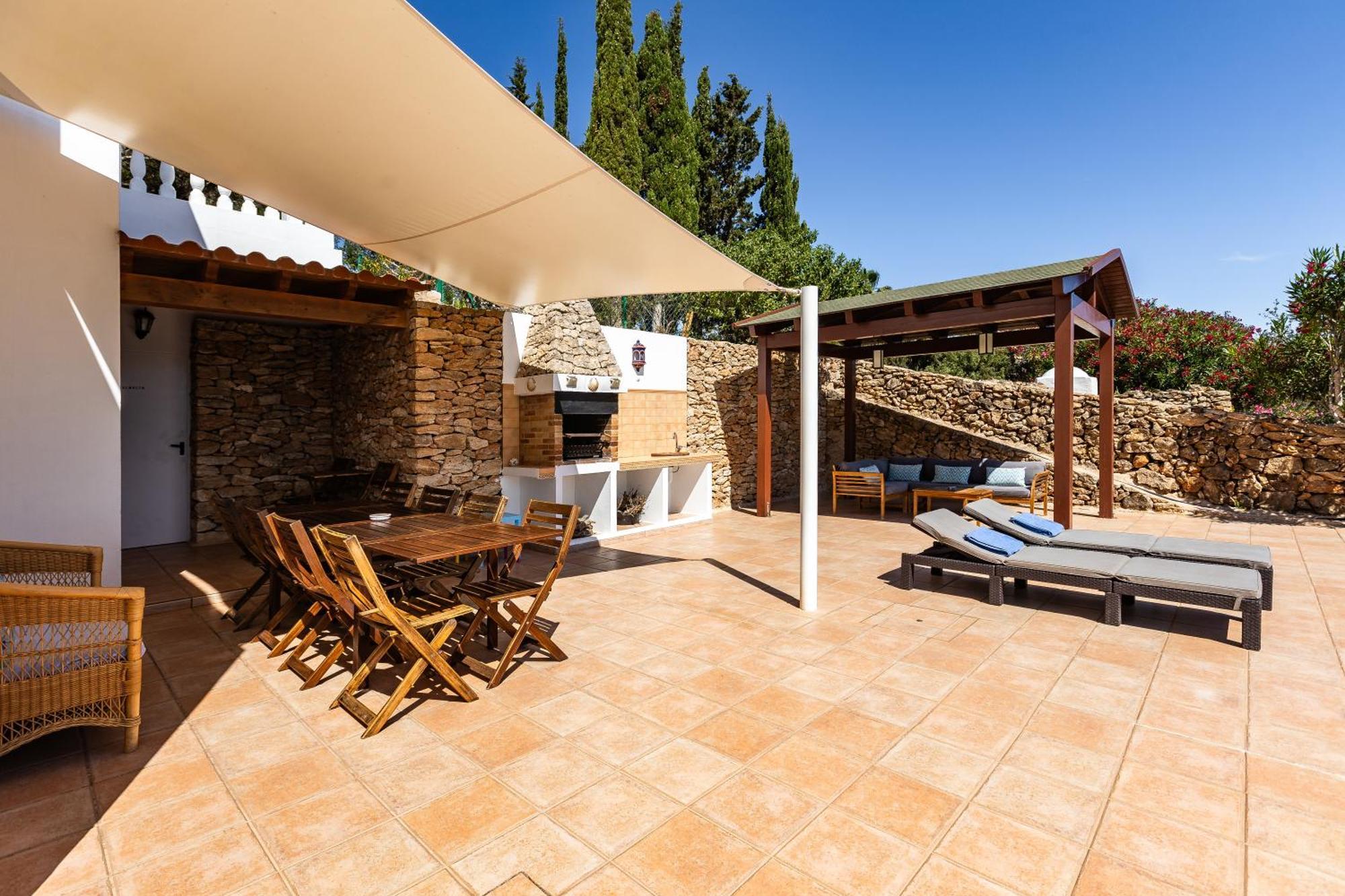 Charming With Pool, Toni Mateu.