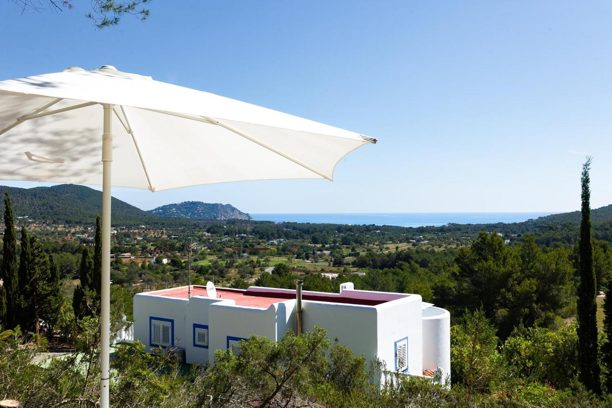 Charming With Pool, Toni Mateu. Villa