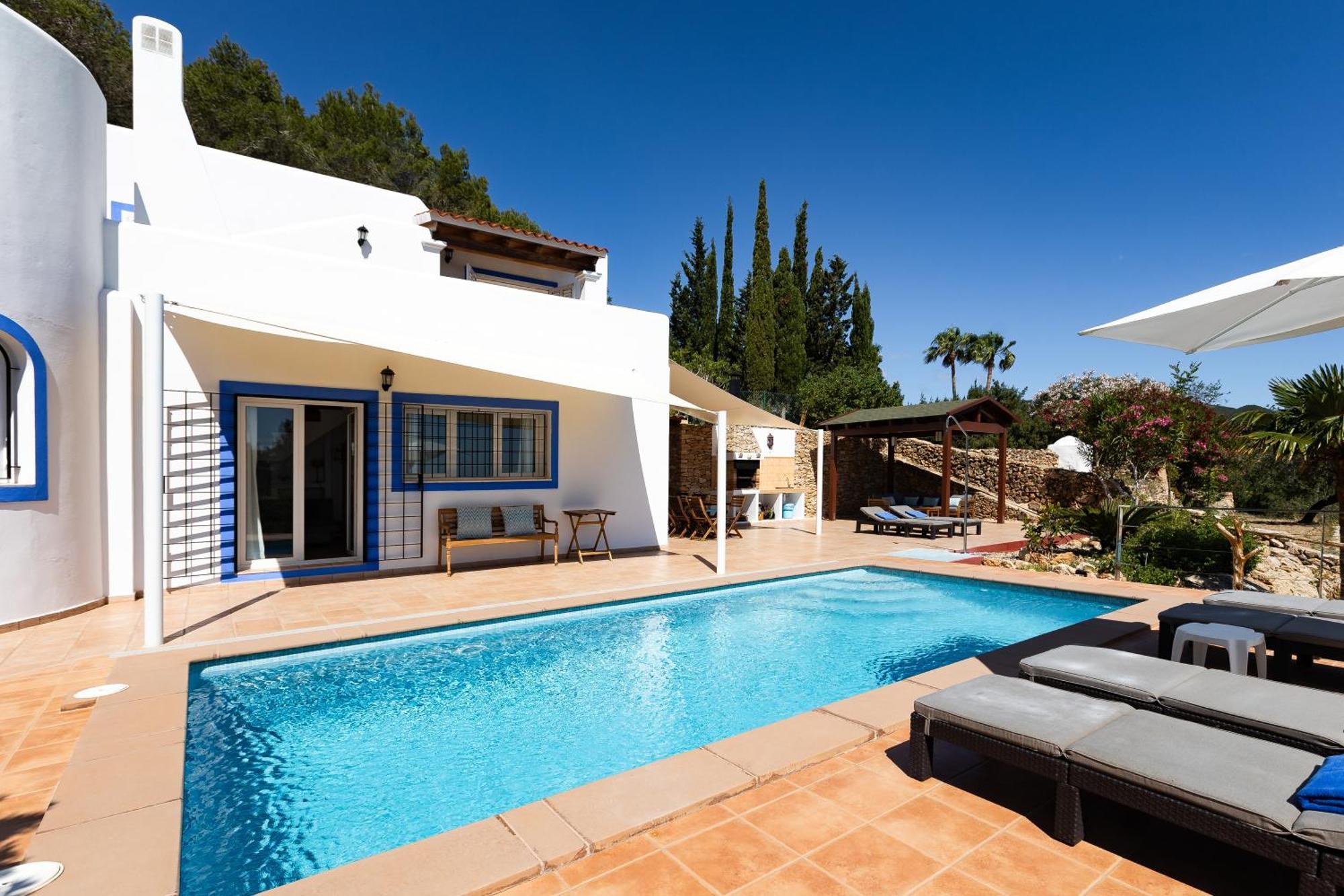 Charming With Pool, Toni Mateu. Villa *