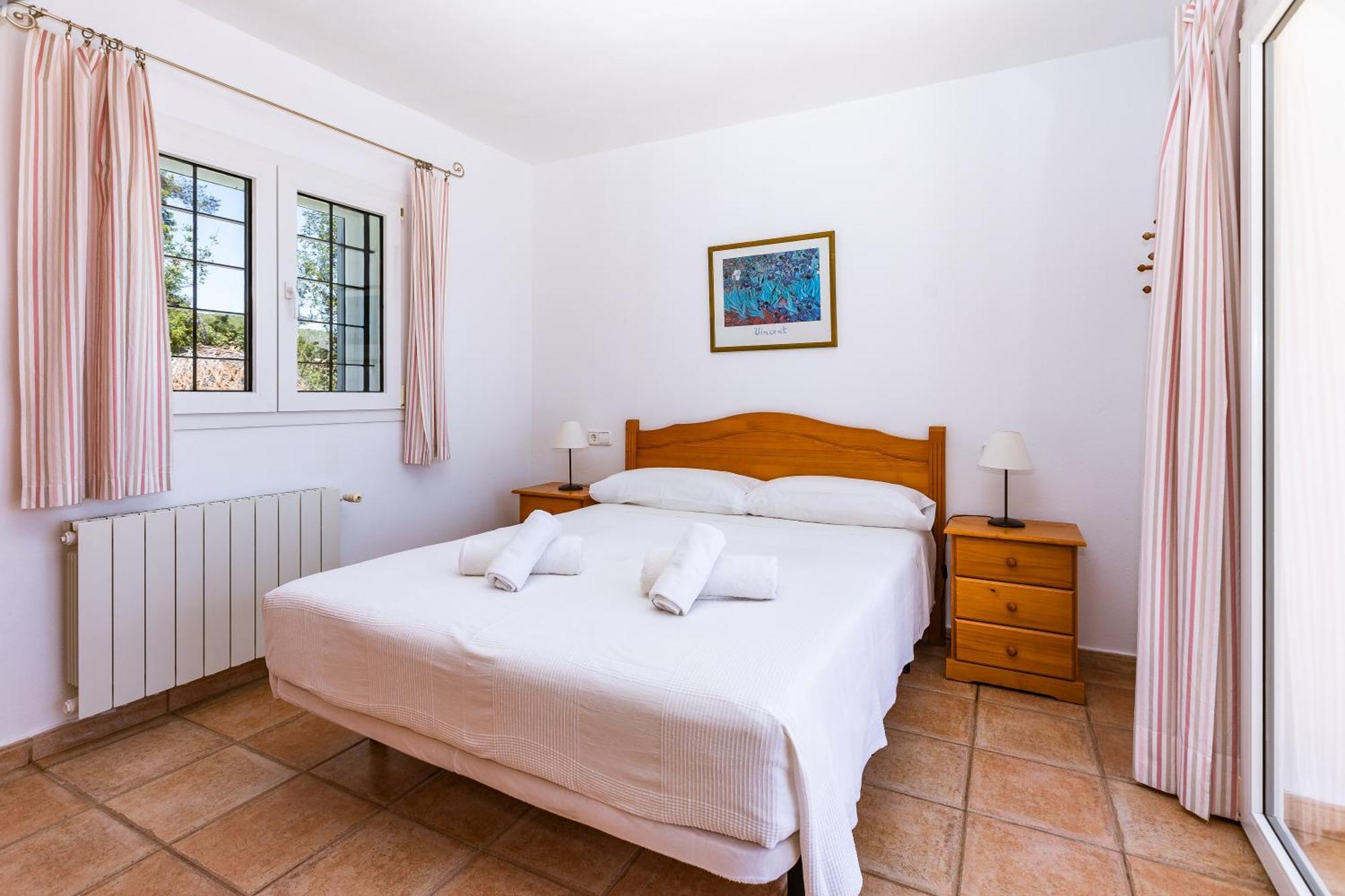 Charming With Pool, Toni Mateu. Villa
