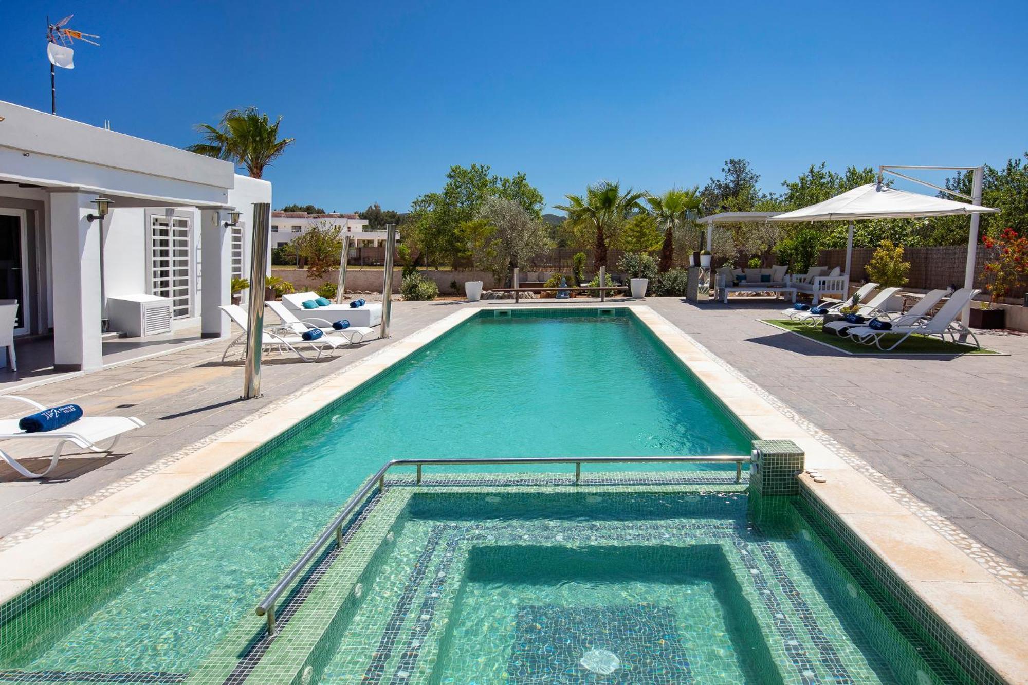 Near San Antonio Sleeps 10 * San Antonio (Ibiza)