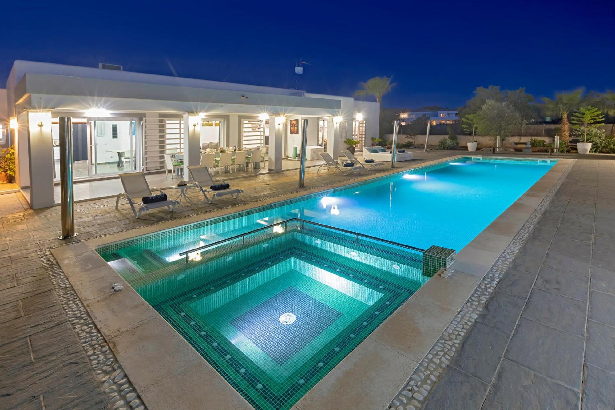 Near San Antonio Sleeps 10 Pousada