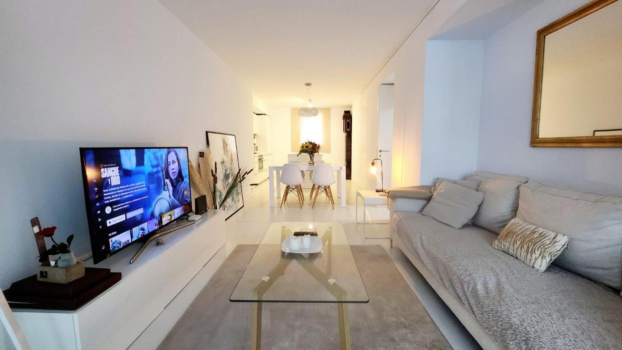 Ibiza - - Sleeps 4 - Parking - Pool *