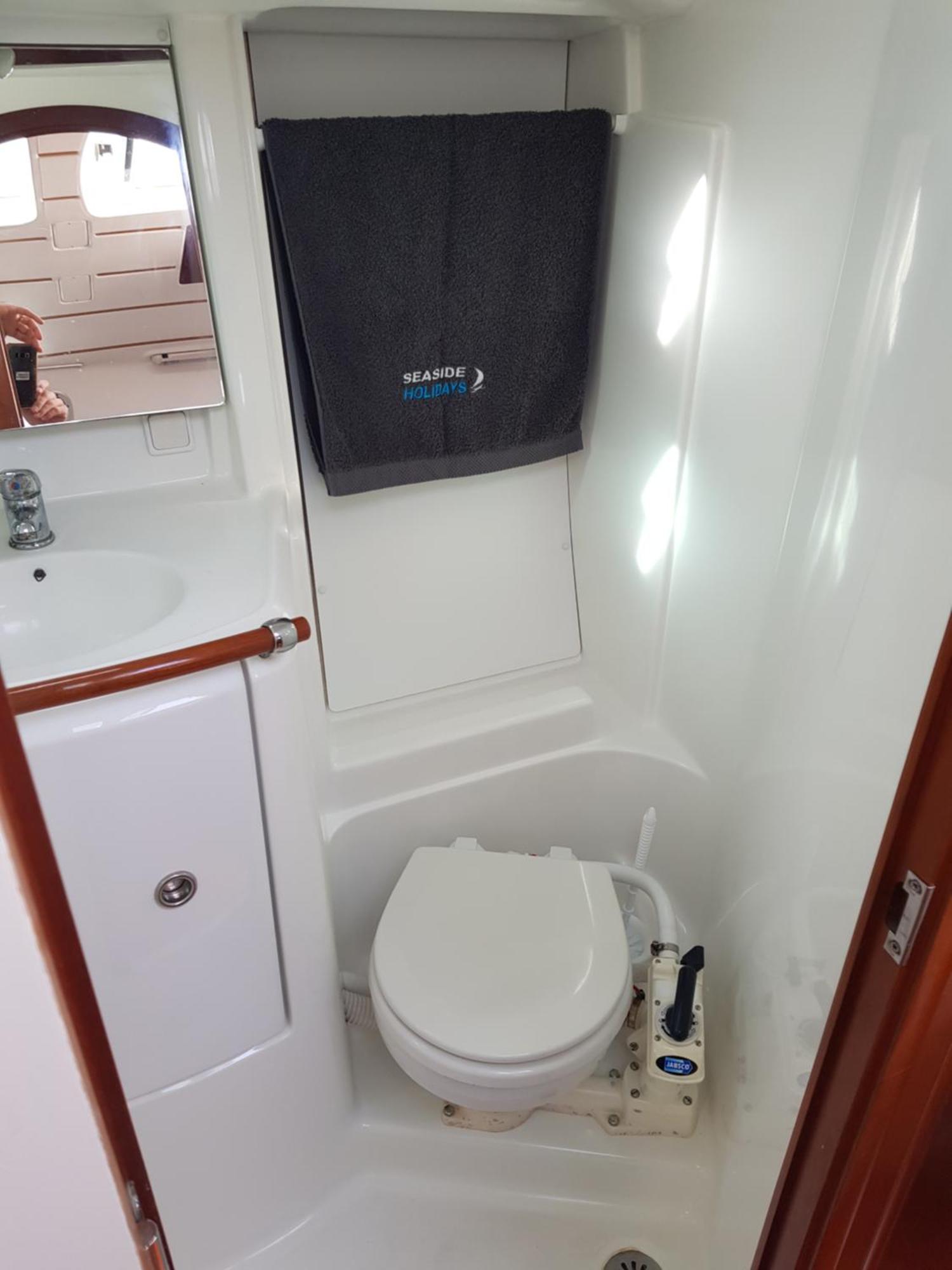 Botel Centro Catamaranes Y Velero Ibiza-Stadt