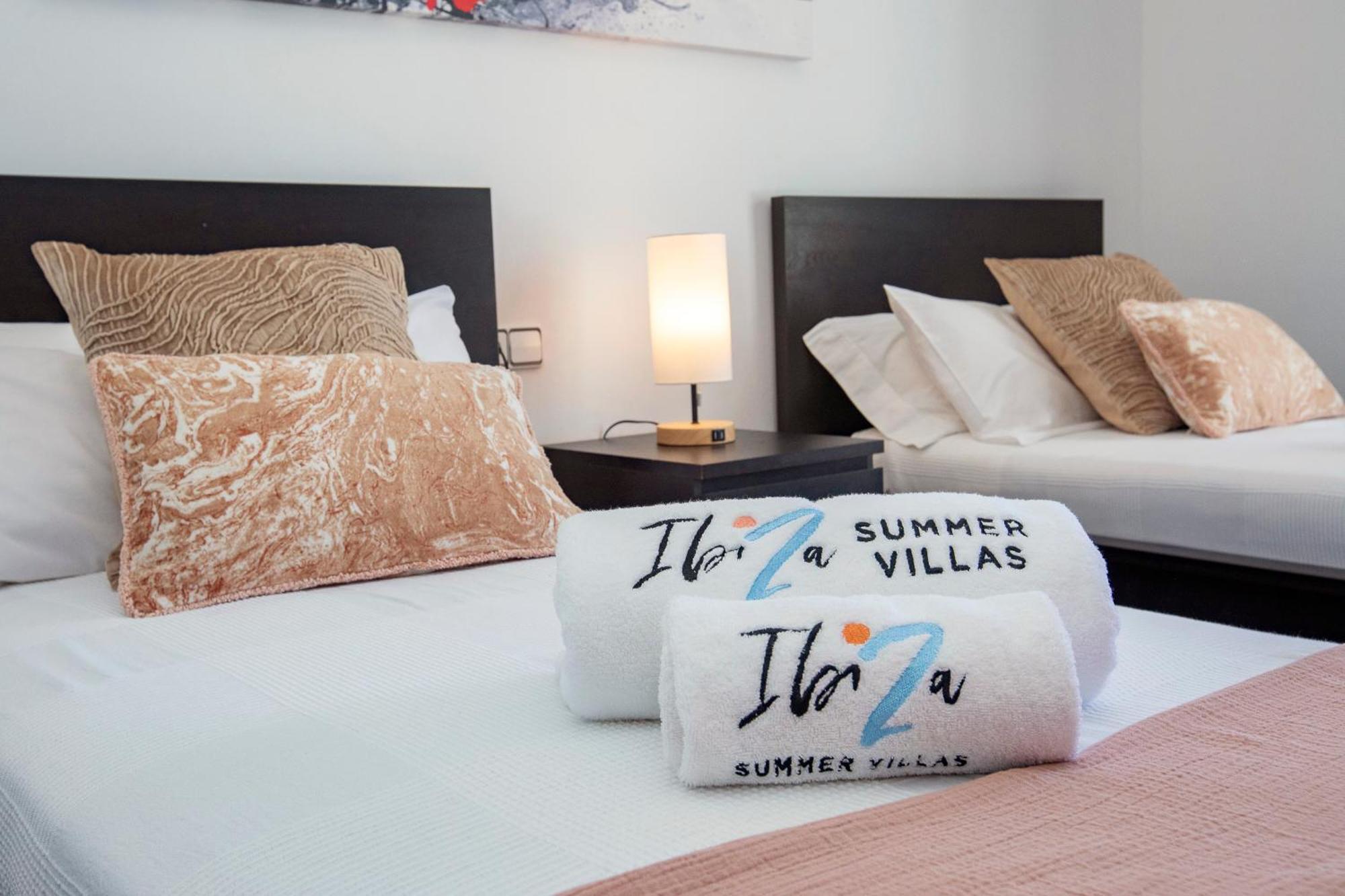 Near San Antonio Sleeps 10 * San Antonio (Ibiza)