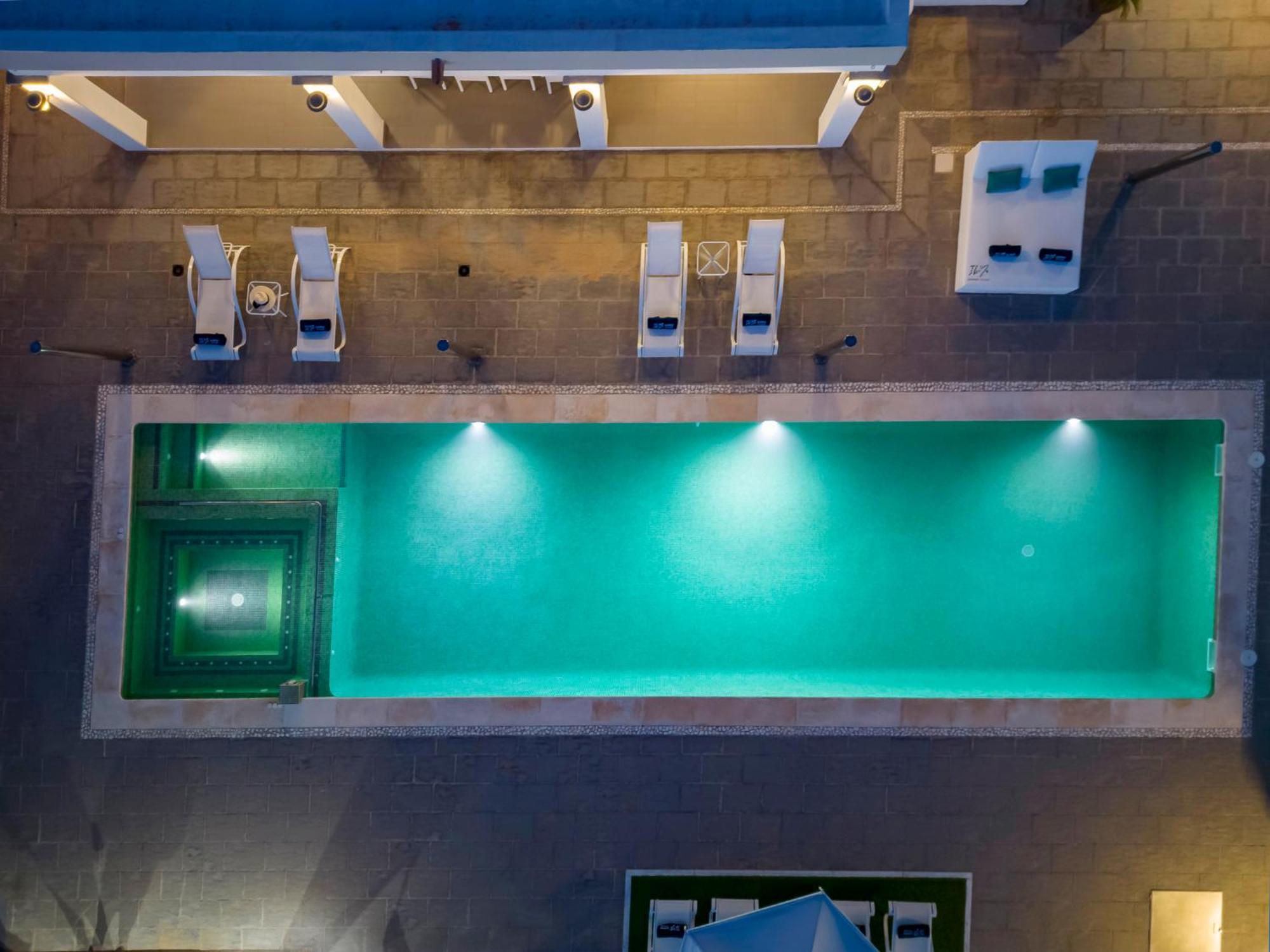 Near San Antonio Sleeps 10 *