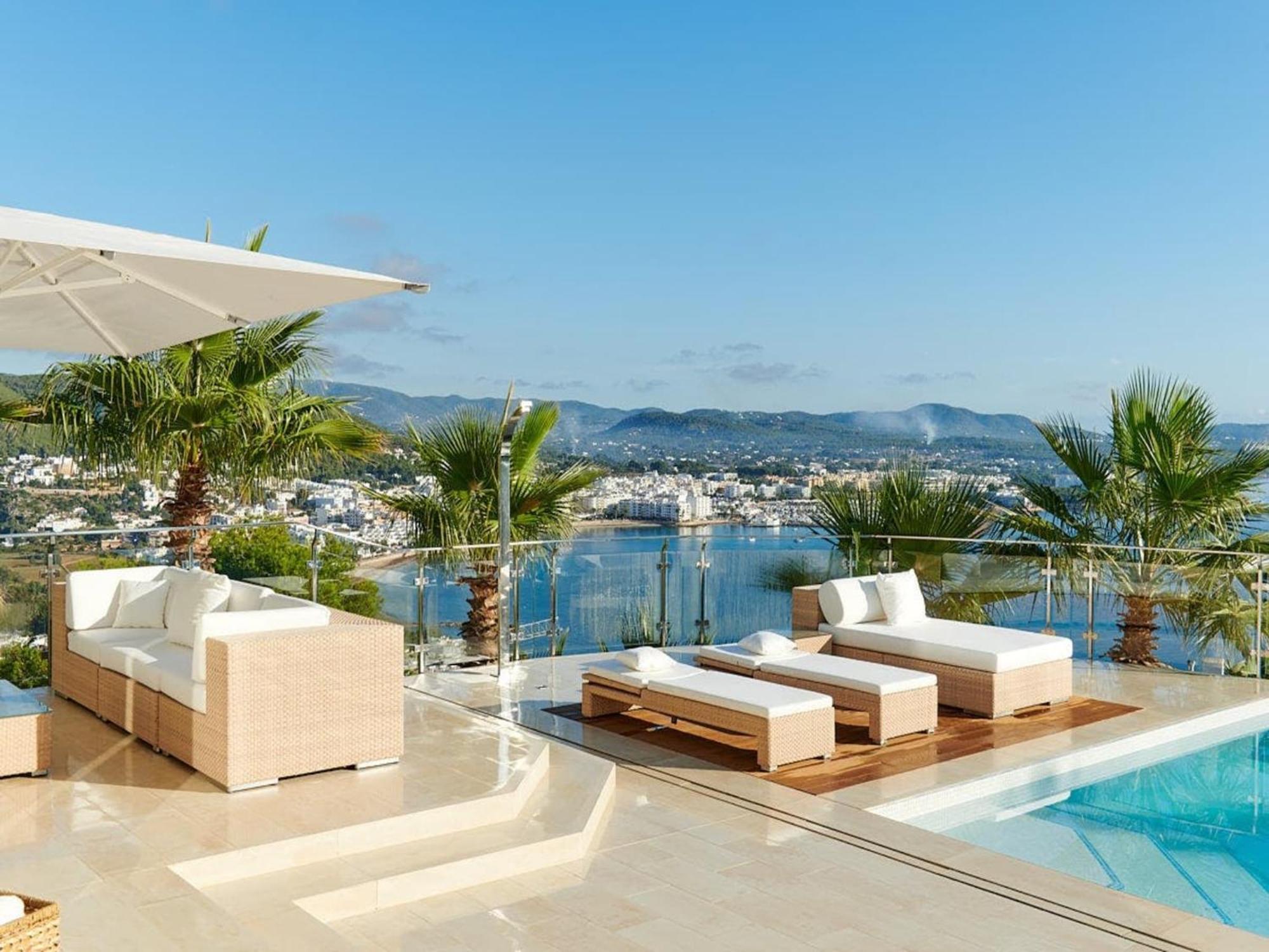 In Ibiza With Infinity Pool And Sea Views