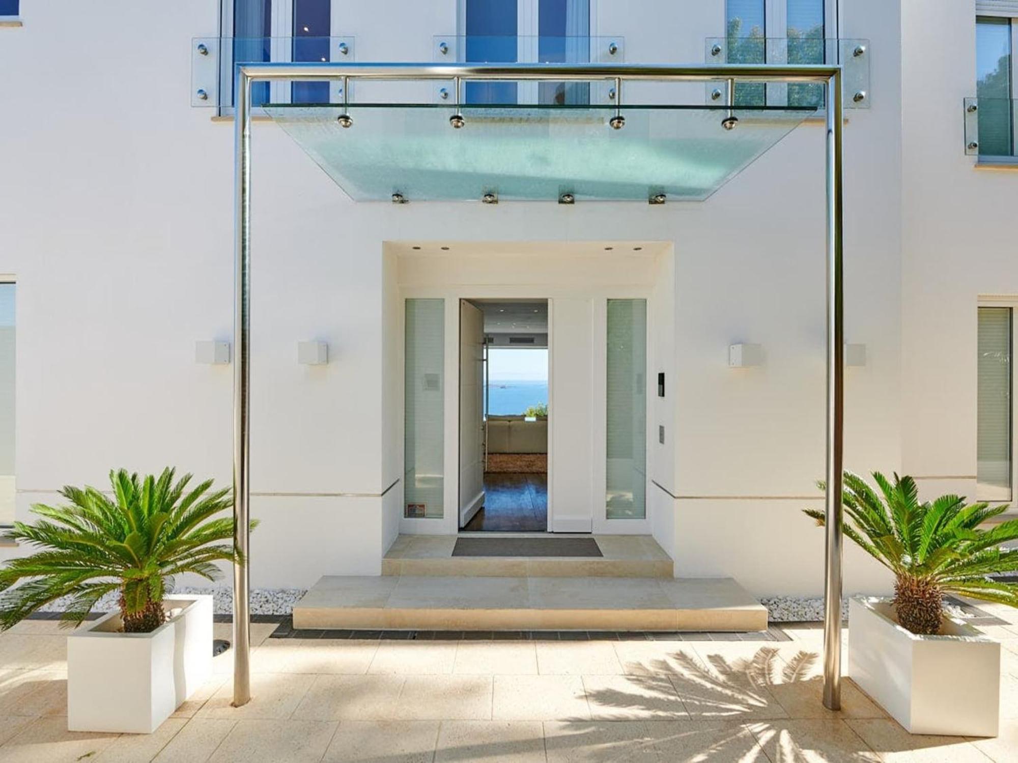 Villa In Ibiza With Infinity Pool And Sea Views