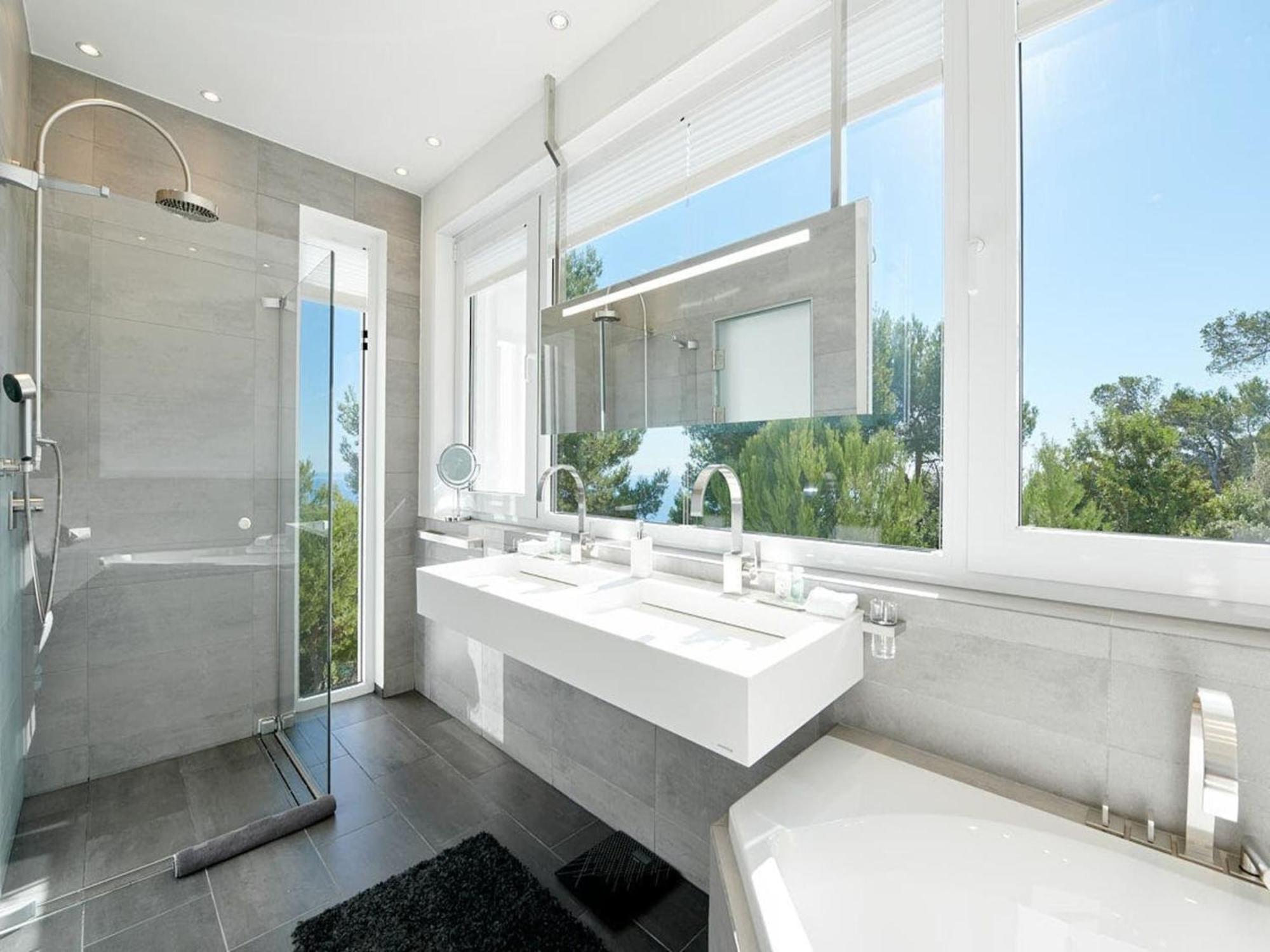 Villa In Ibiza With Infinity Pool And Sea Views *