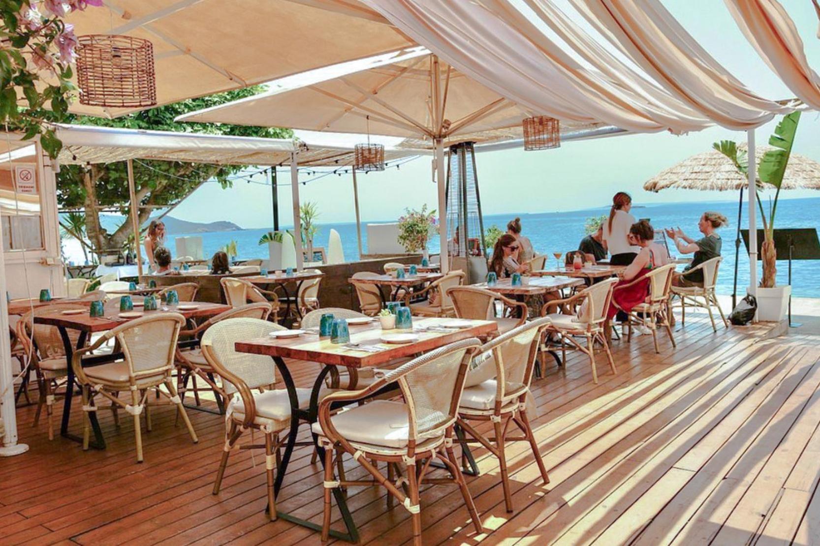 Plaja D En Bossa 4 Bedroom With Pool, Sea View & Only 8mins Drive To Airport Apartment