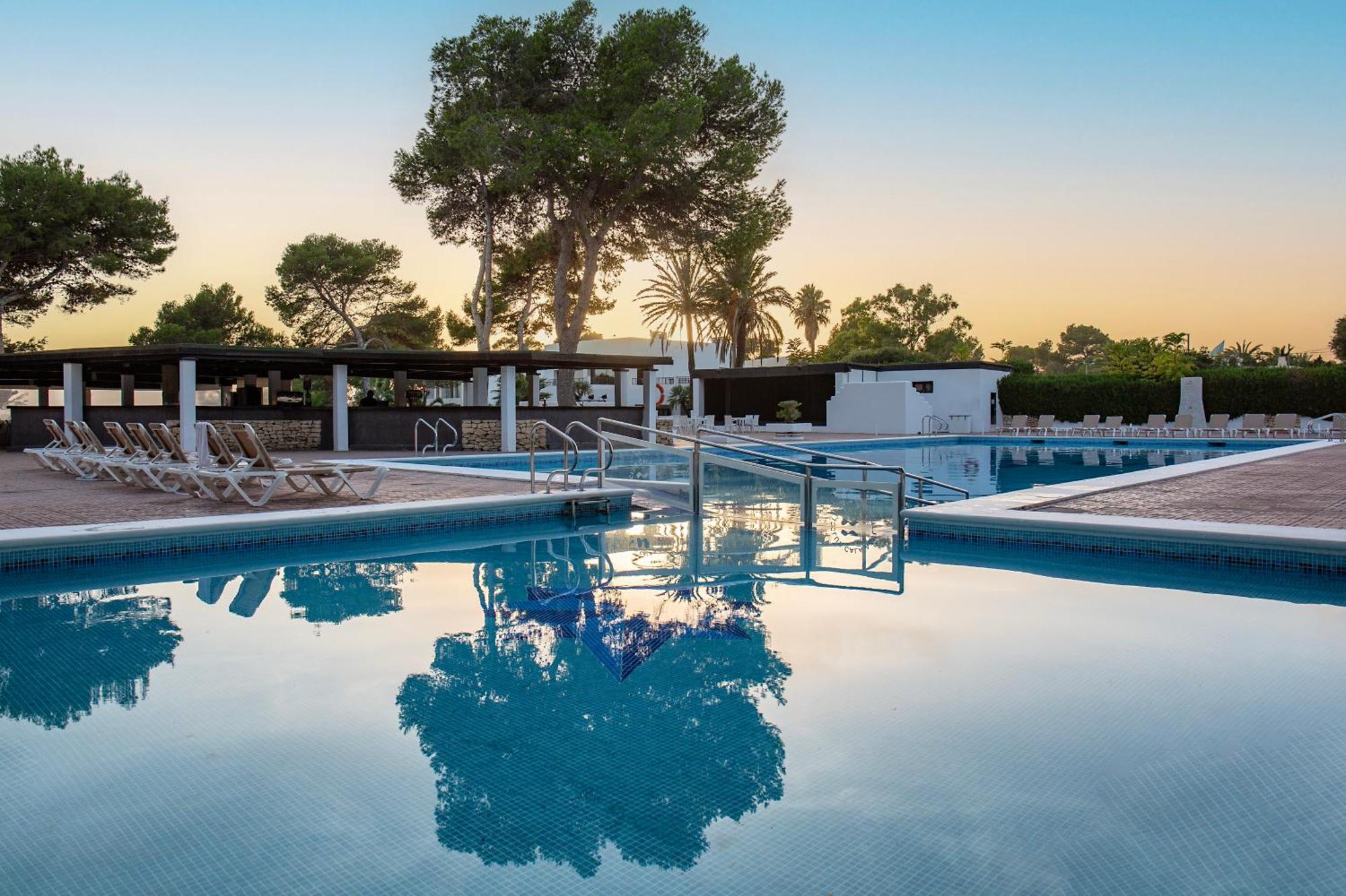 Club Cala Azul Resort