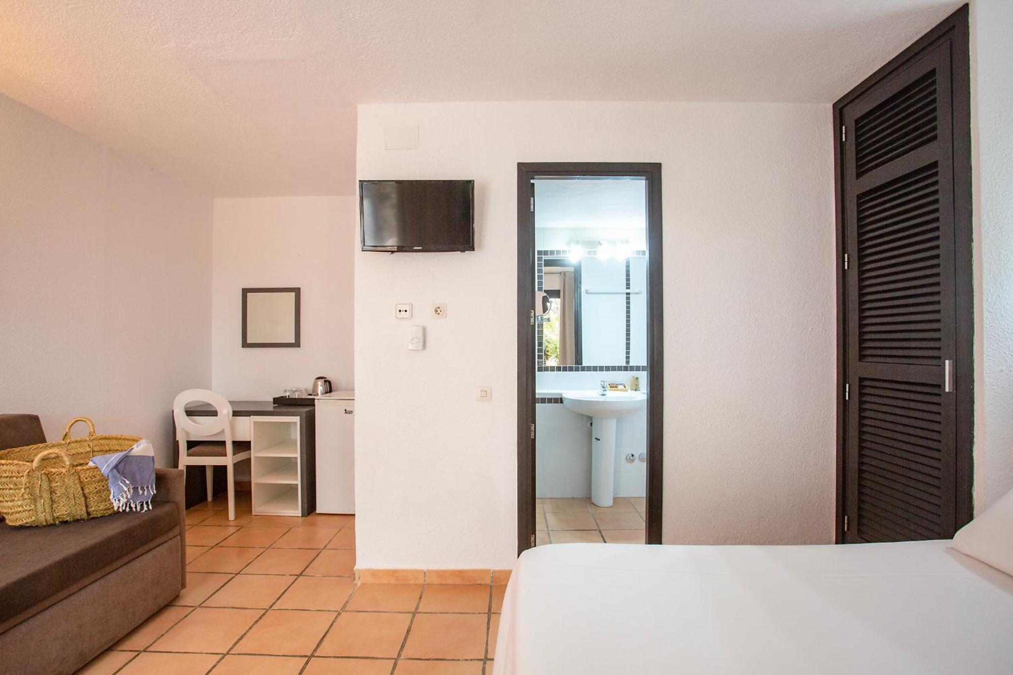Hotel Club Cala Azul 3*