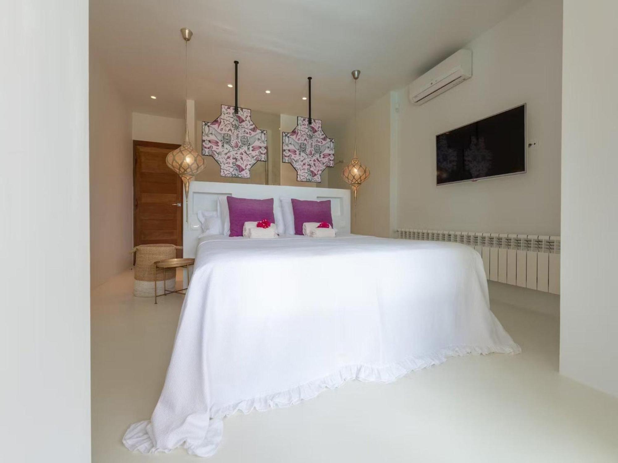 Villa Impressive With Views Sant Carles de Peralta