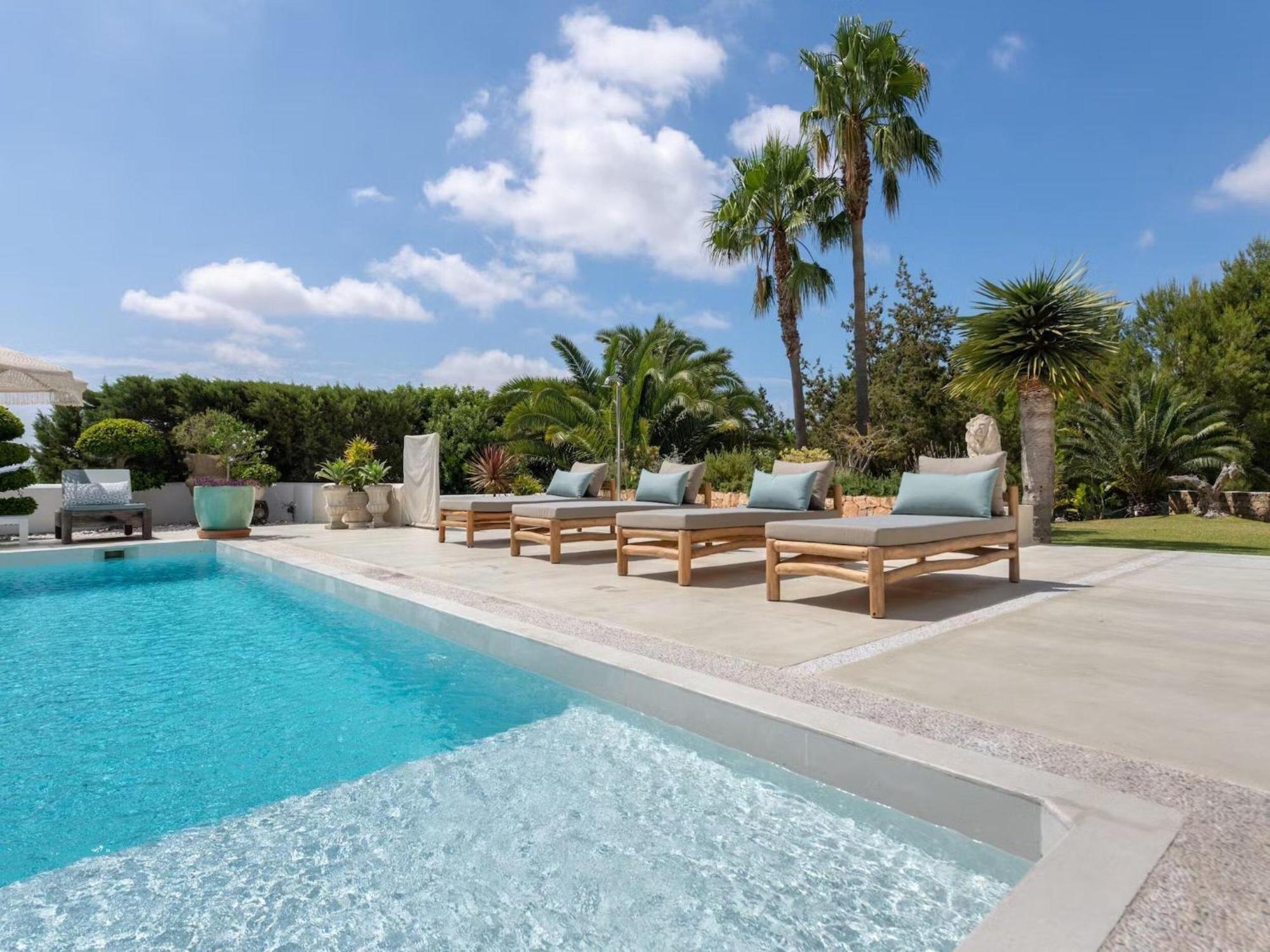 Impressive With Views Villa
