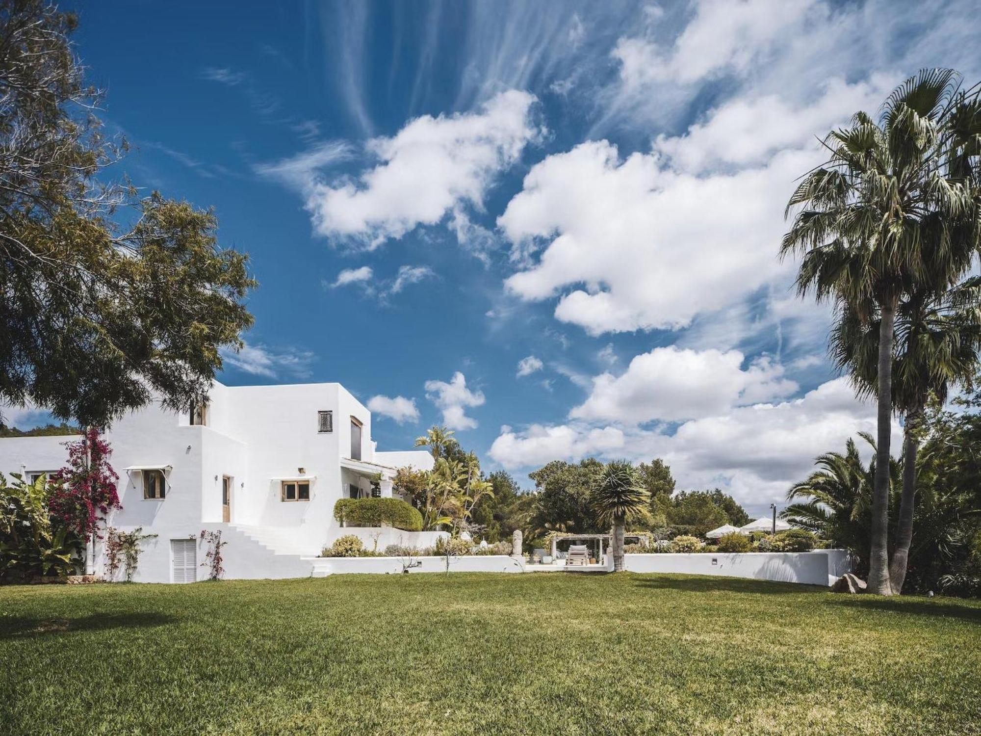 Impressive With Views Villa