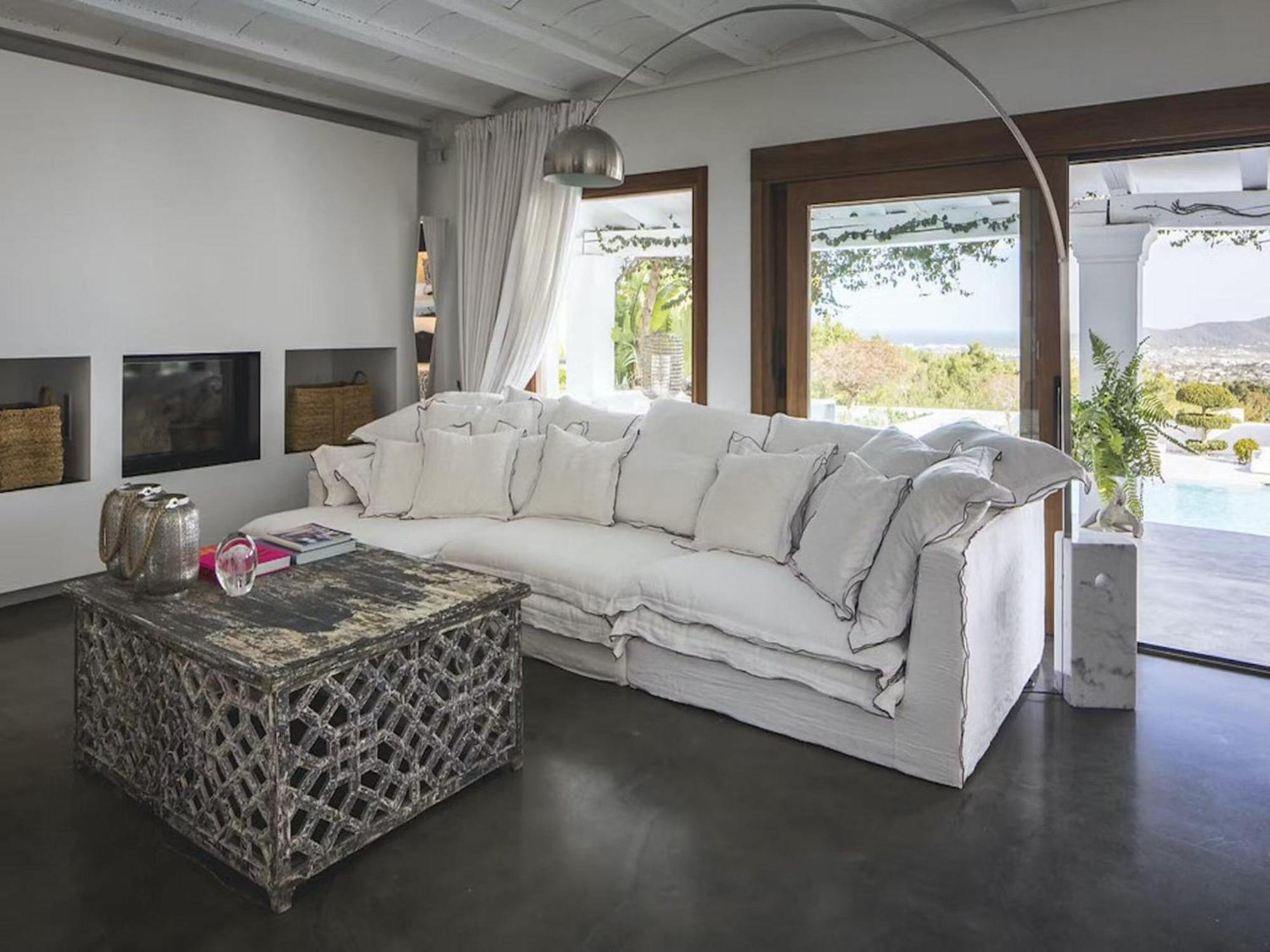 Villa Impressive With Views