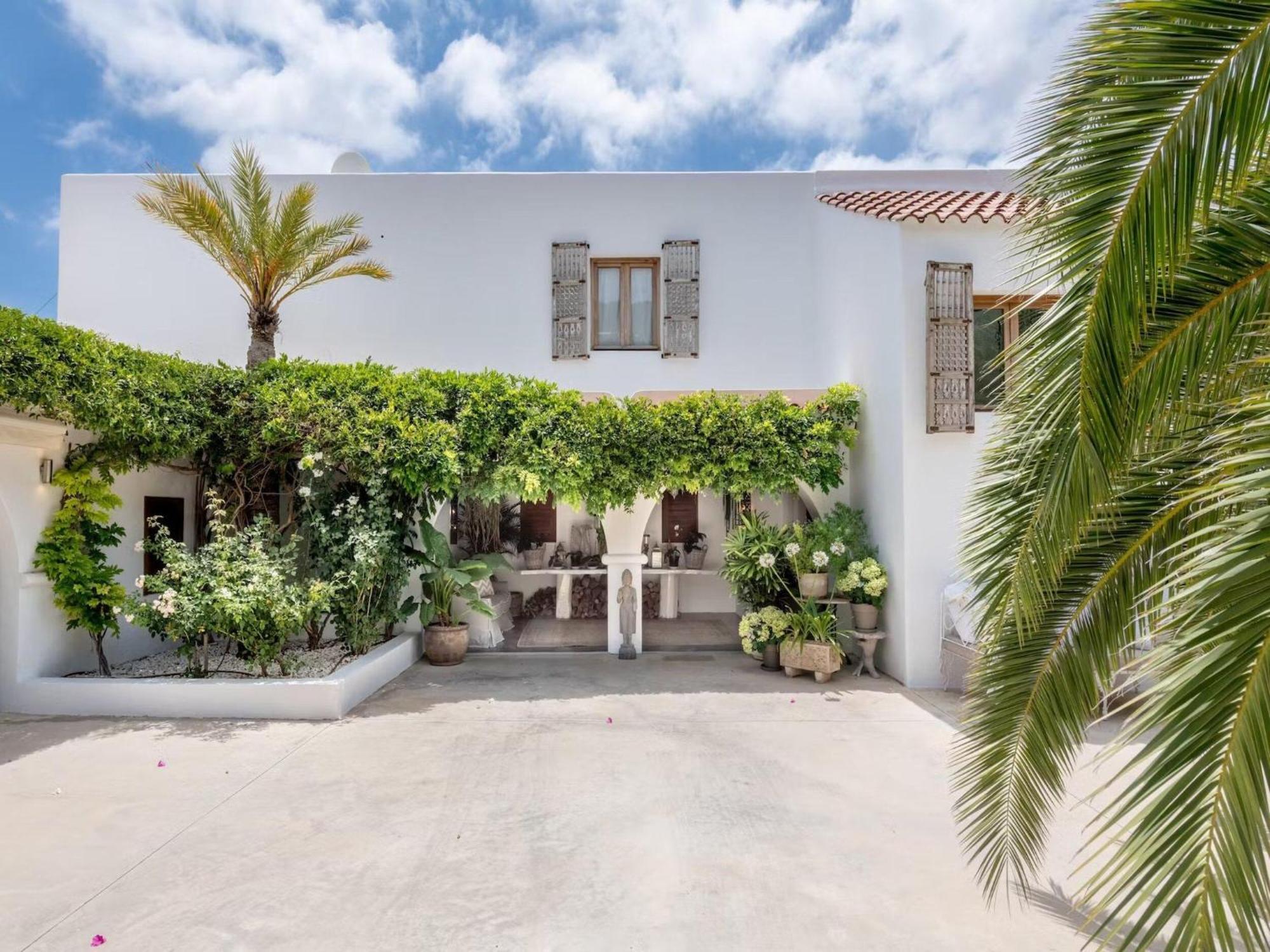 Villa Impressive With Views