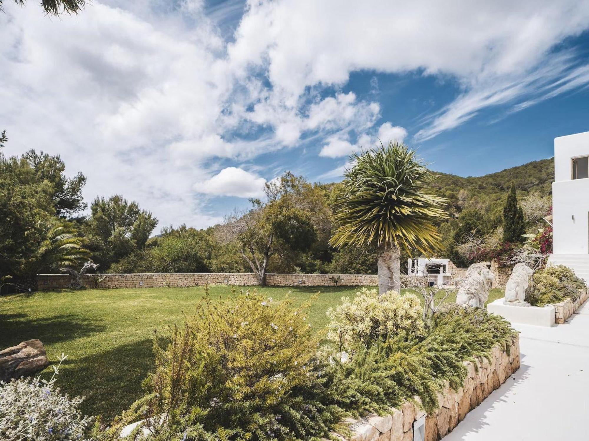 Impressive With Views Villa *