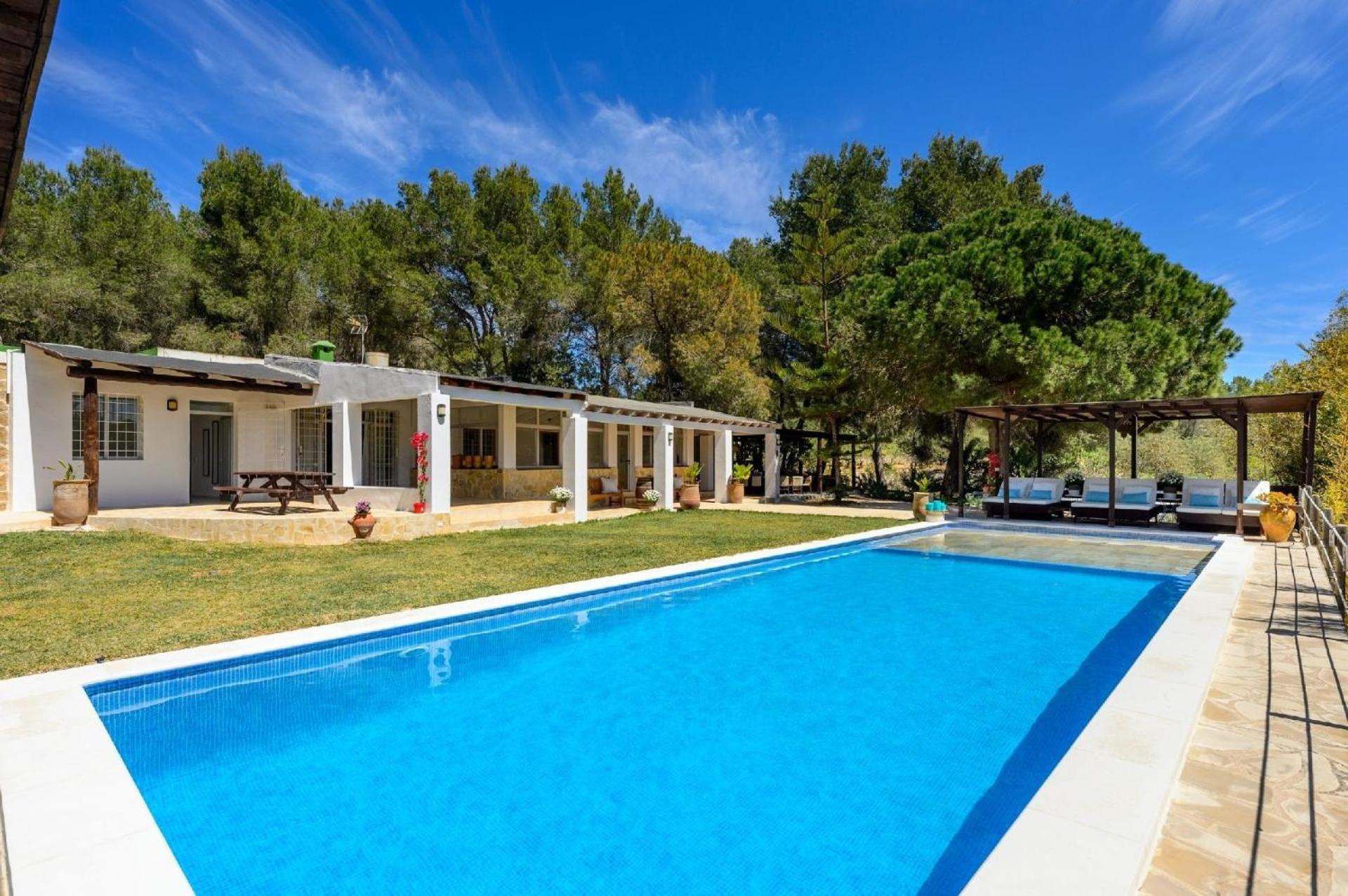 Mit Privatpool Fuer 14 Personen Ca 350 Qm In Sant Llorenc De Balafia, Ibiza Binnenland Von Ibiza *