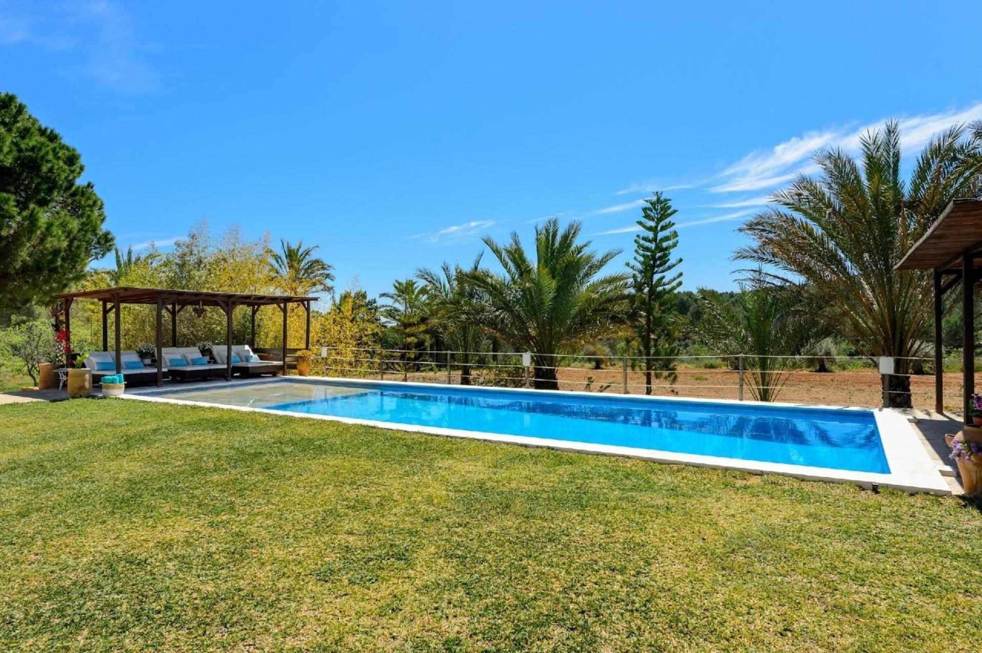 Mit Privatpool Fuer 14 Personen Ca 350 Qm In Sant Llorenc De Balafia, Ibiza Binnenland Von Ibiza *