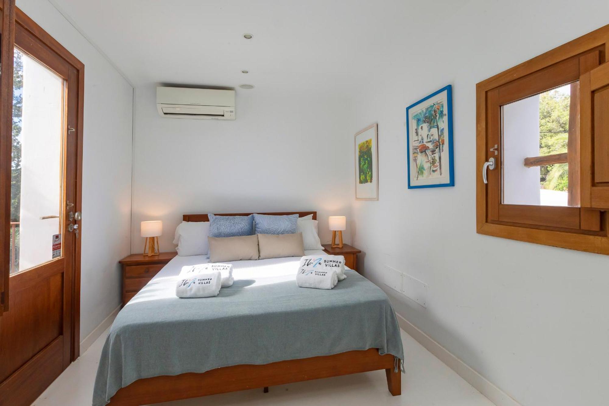 Near Ibiza Town Sleeps 11 To 13 Guests Villa Can Furnet
