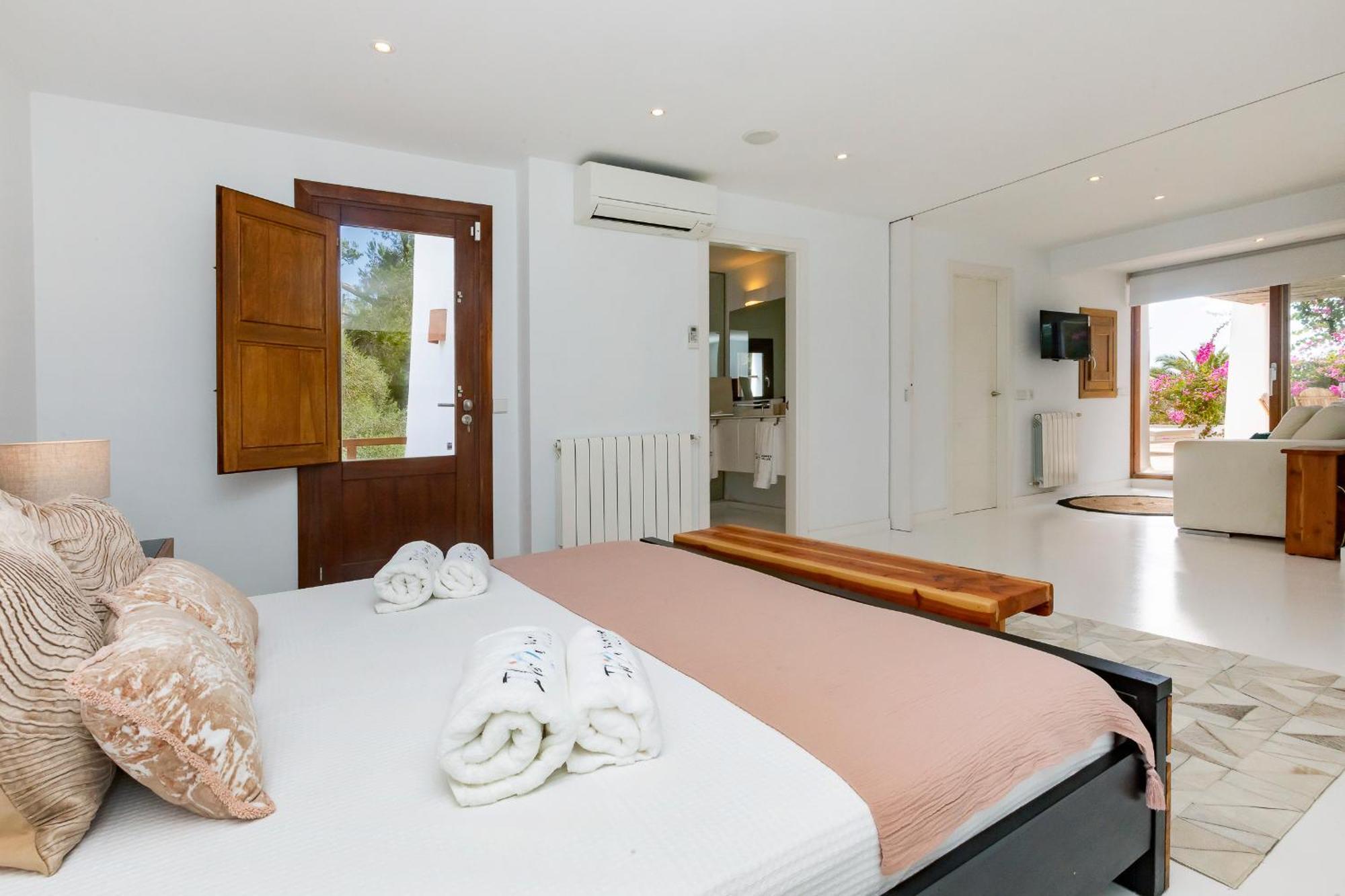 Near Ibiza Town Sleeps 11 To 13 Guests Can Furnet