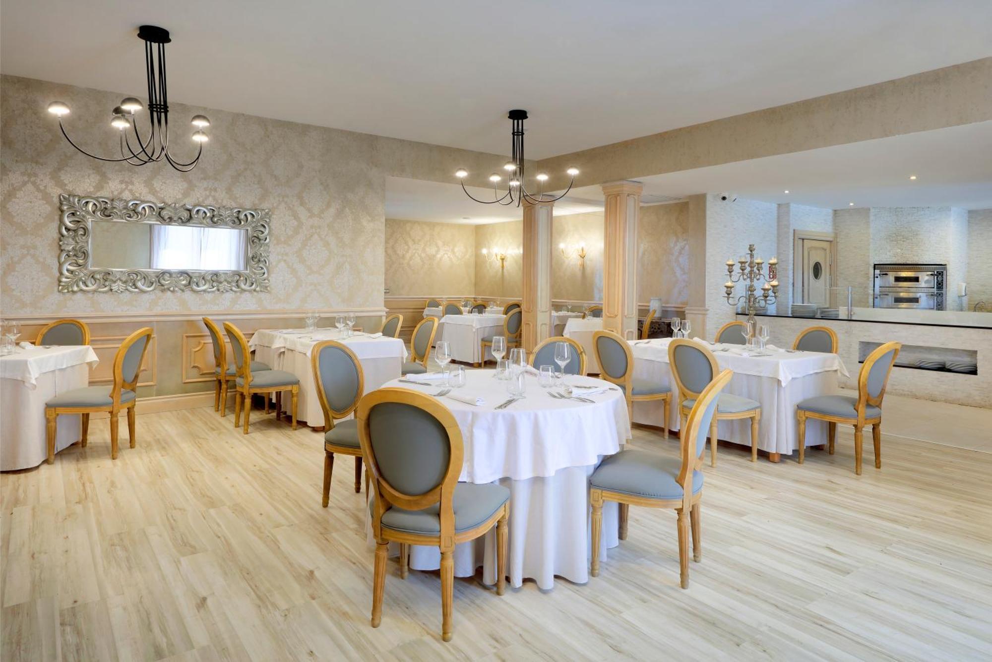 Hotel Grand Palladium White Island & Playa d'en Bossa