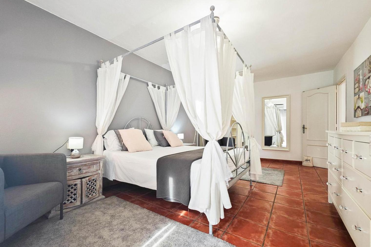 Mercedes Villa