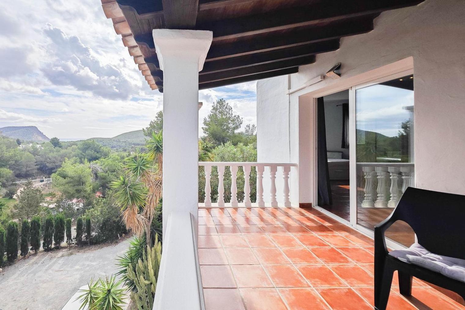 Mercedes * Cala Llonga (Ibiza)