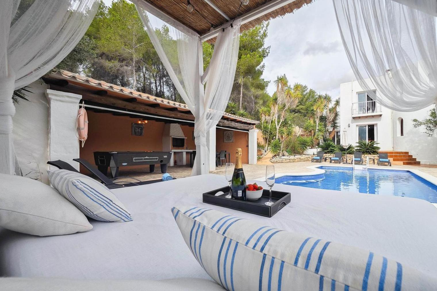 Mercedes Villa