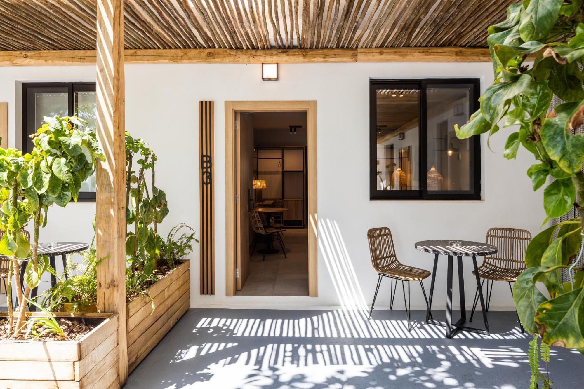 Casita Blanca - Adults Only