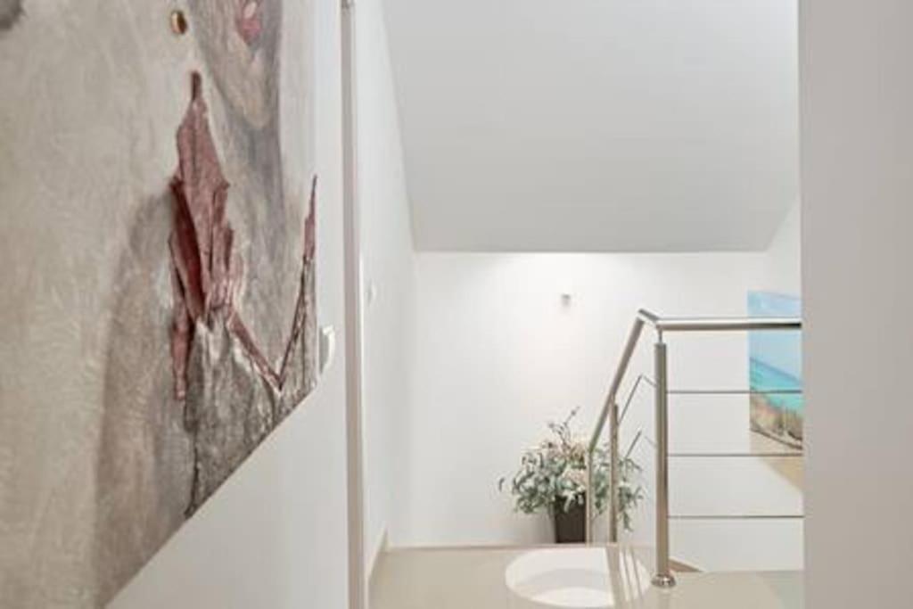 Villa Charming Patio & Private Pool - 6br - Short Walk From Ushuaia, Hi & The Beach! Ibiza Town