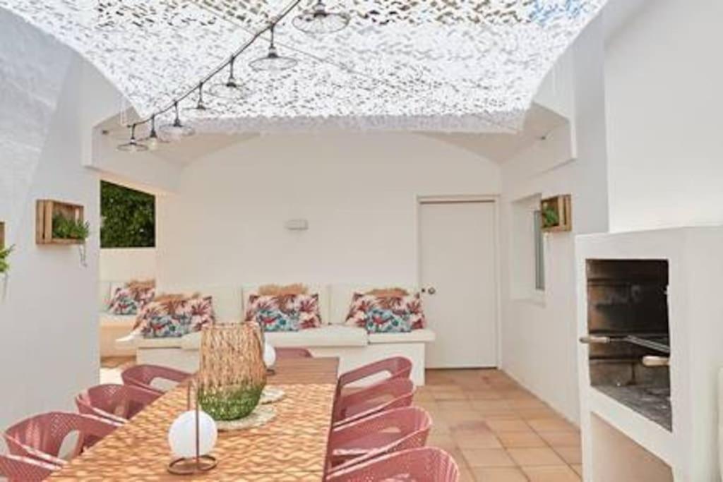 Charming Patio & Private Pool - 6br - Short Walk From Ushuaia, Hi & The Beach!