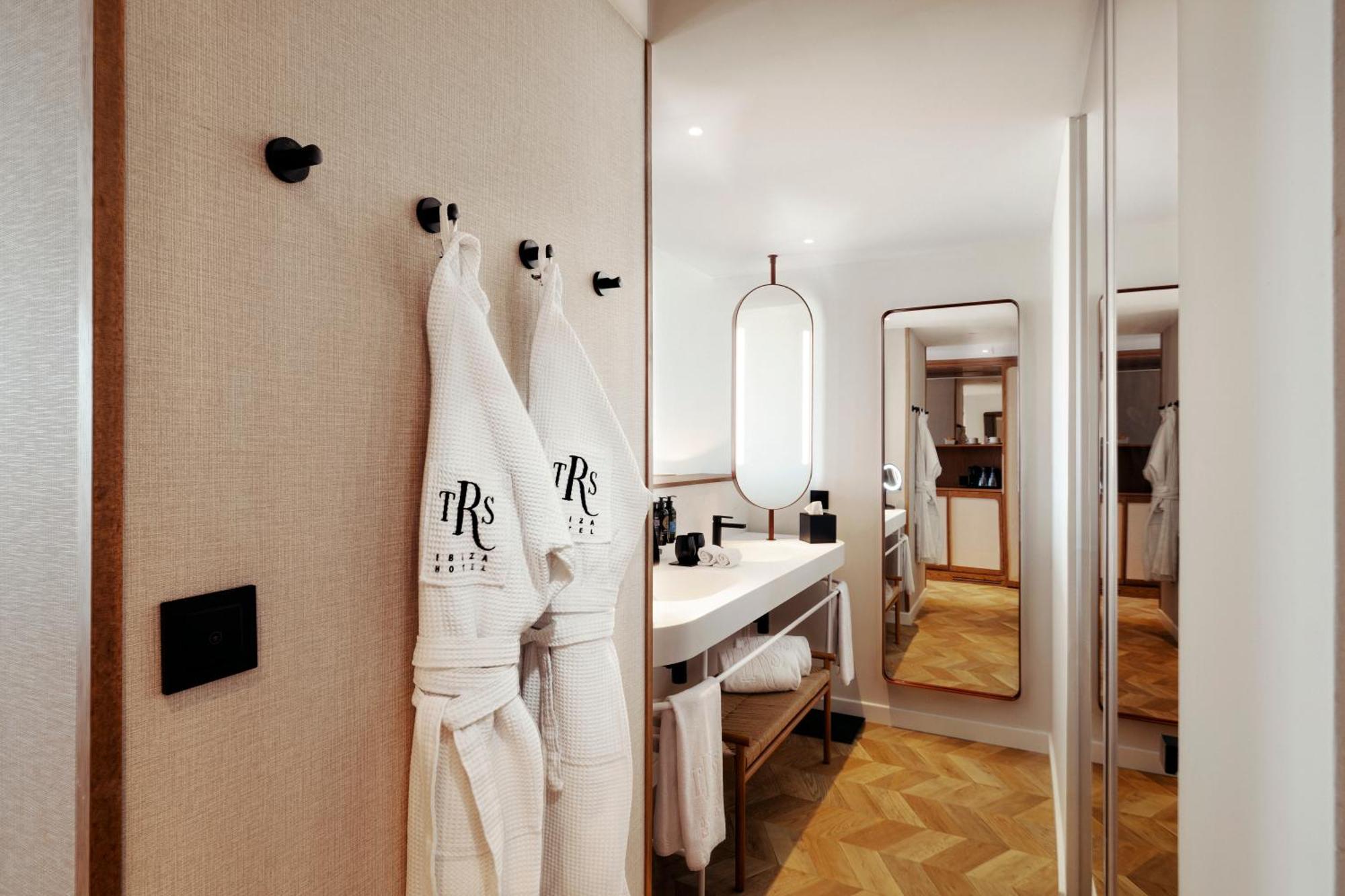 The Signature Level At Trs Ibiza Adults Only - Entrance To Clubs Included Hotel San Antonio (Ibiza)