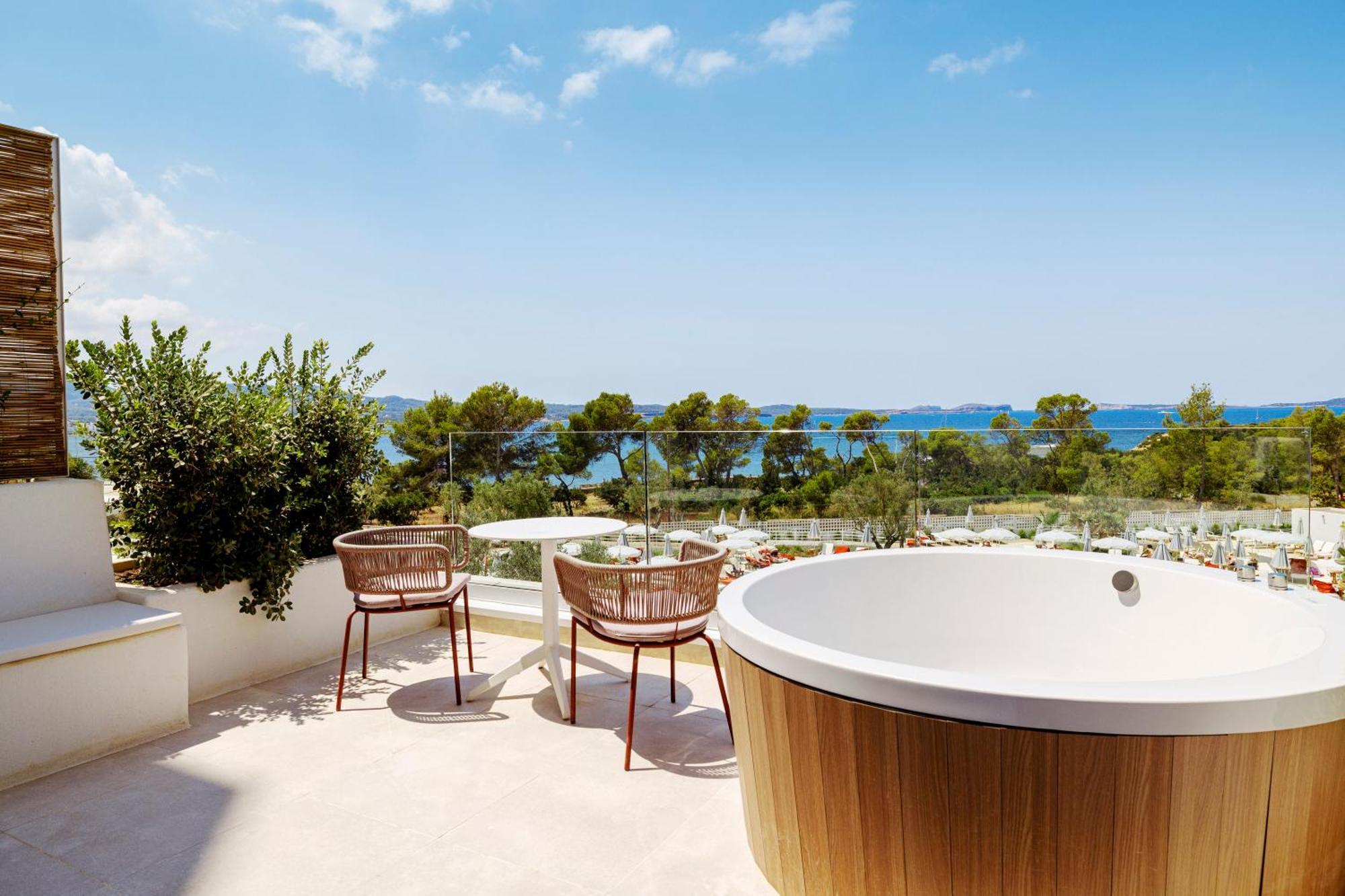 The Signature Level At Trs Ibiza Adults Only - Entrance To Clubs Included San Antonio (Ibiza)