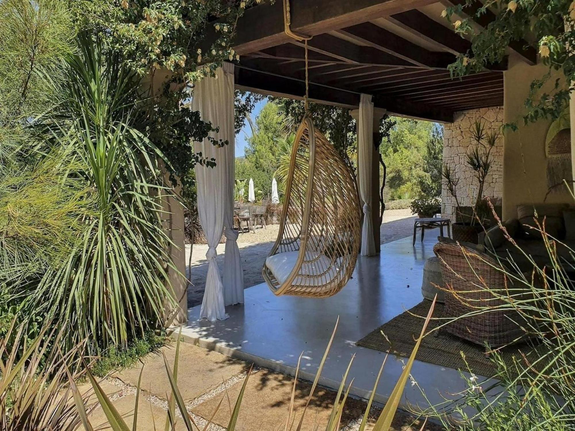 Villa With Wooden-beamed Patio