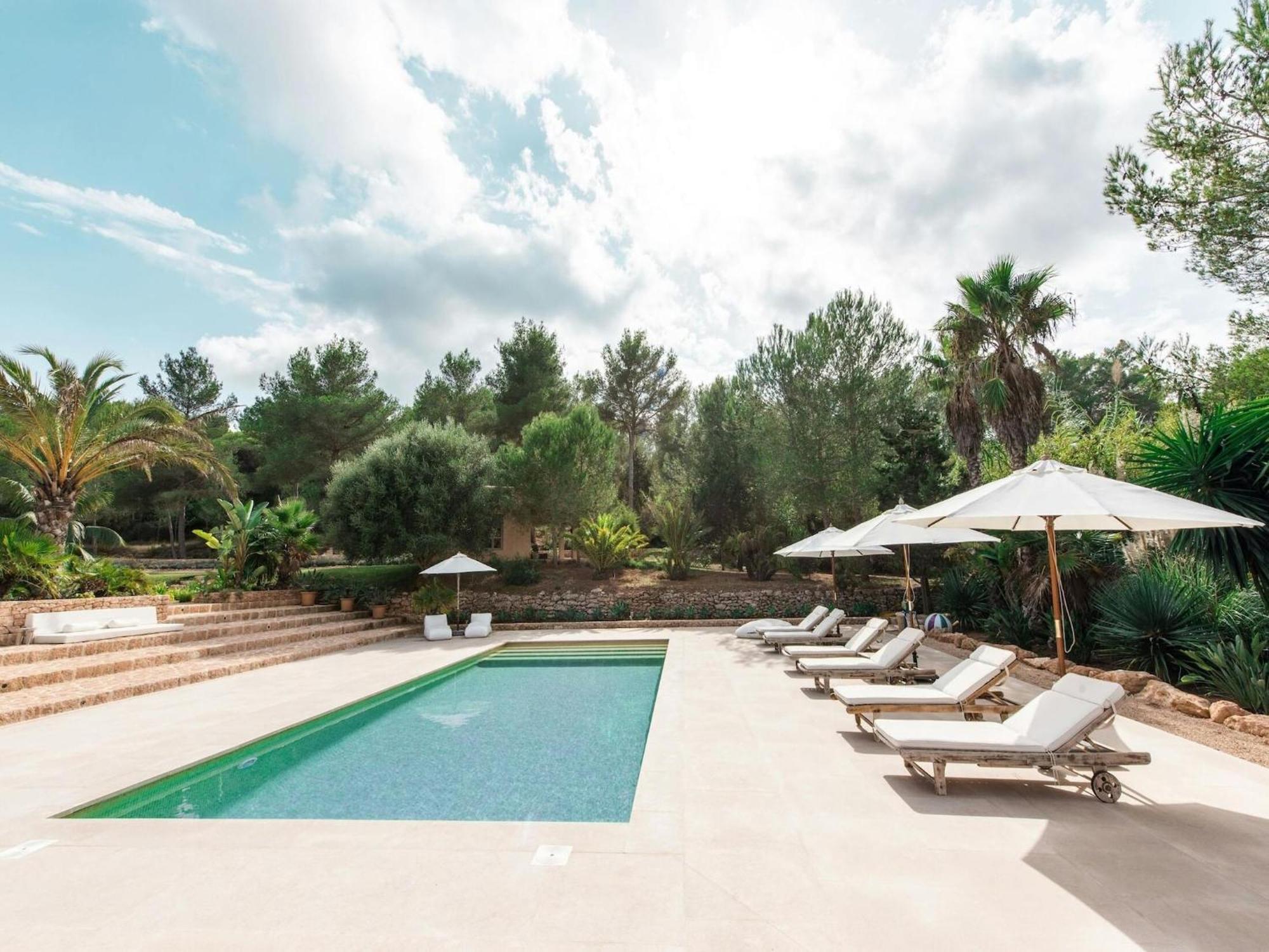 Villa With Wooden-beamed Patio *