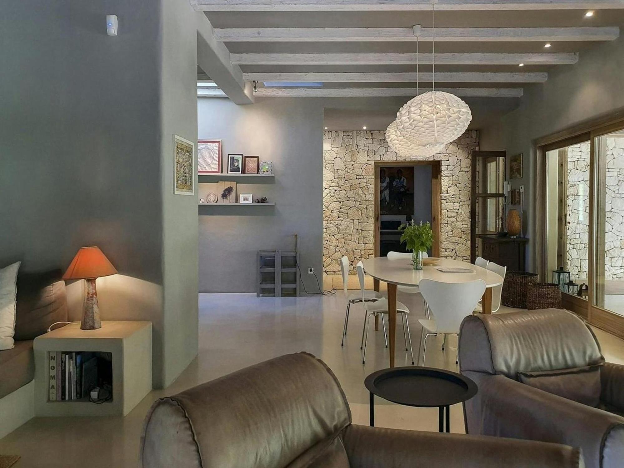Villa With Wooden-beamed Patio *