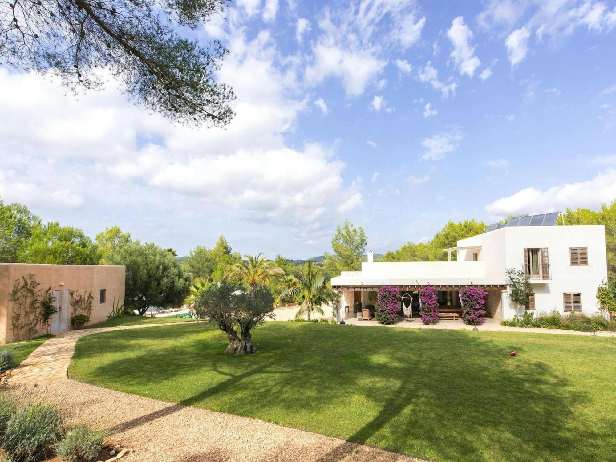 Villa With Wooden-beamed Patio *