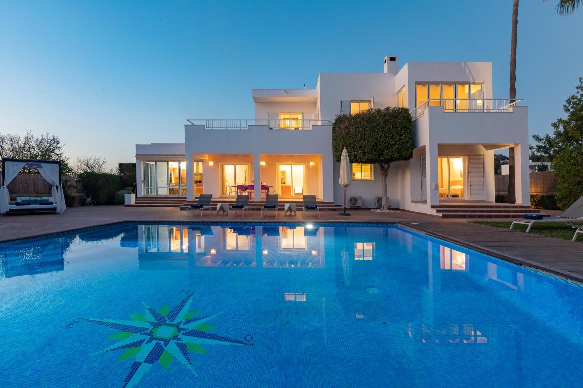 Villa Near Ibiza Town Sleeps 8 - Fluxa Can Furnet