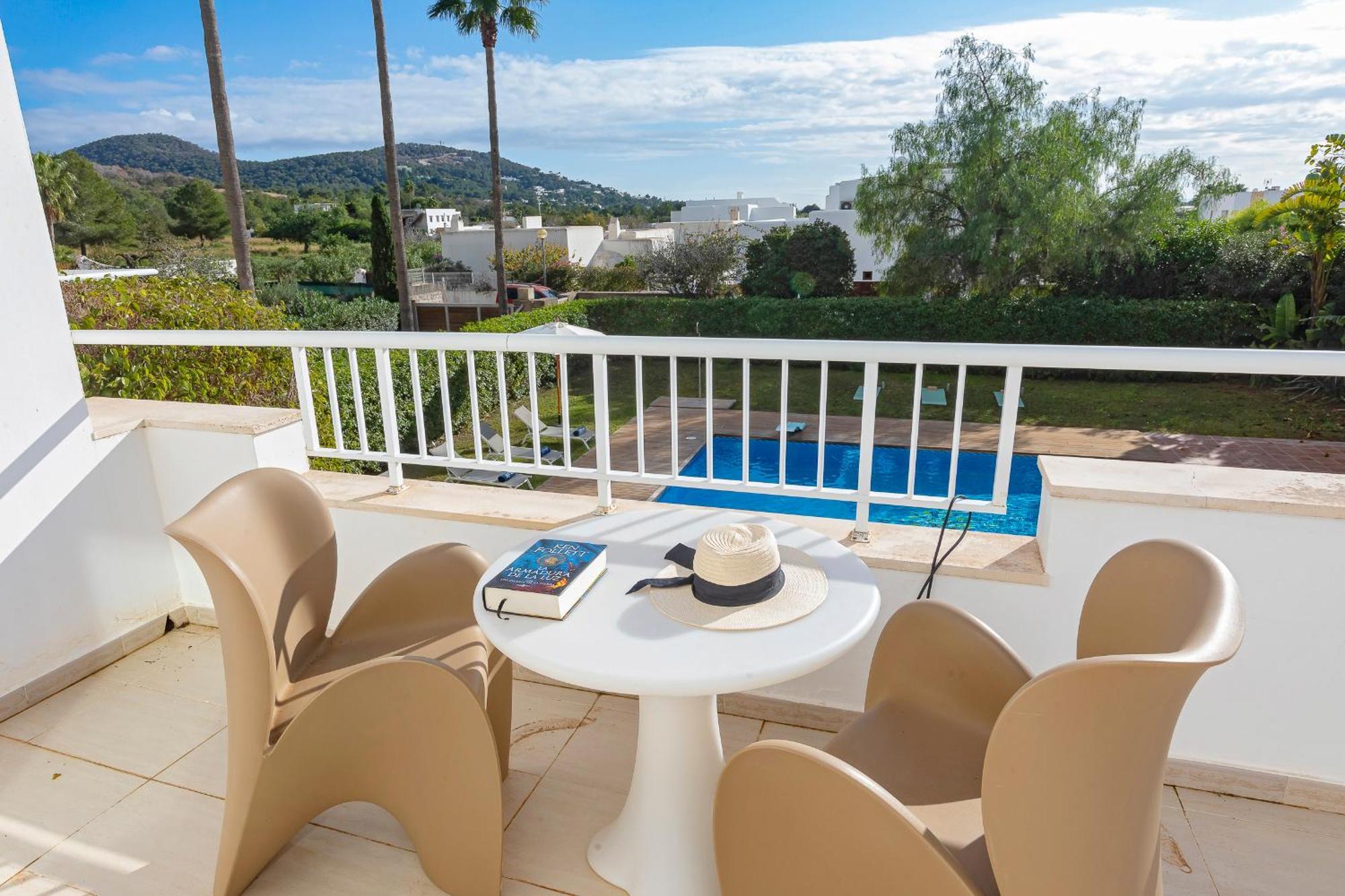 Near Ibiza Town Sleeps 8 - Fluxa *