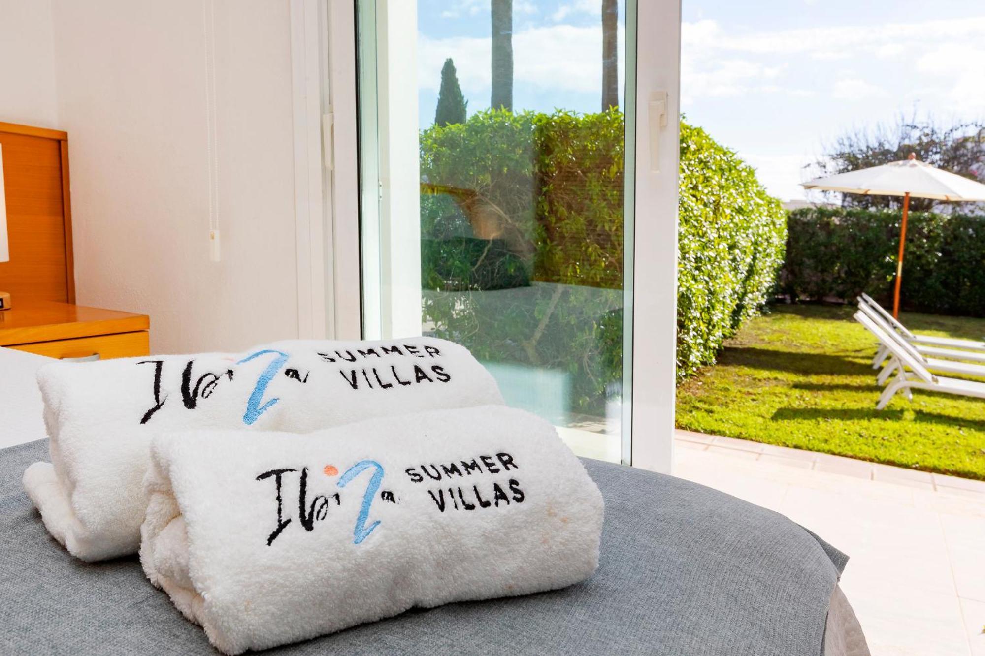 Near Ibiza Town Sleeps 8 - Fluxa Villa *