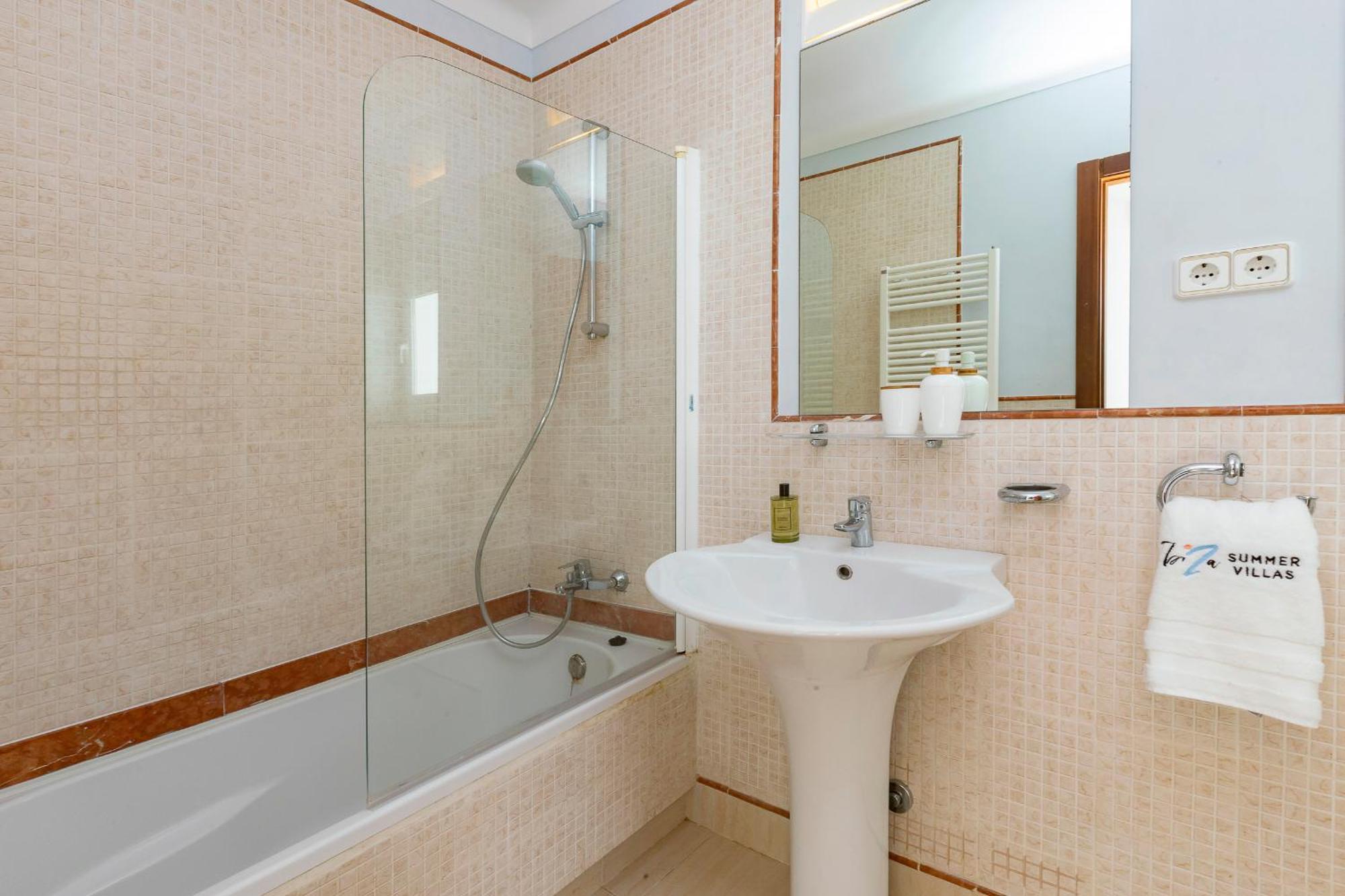 Villa Near Ibiza Town Sleeps 8 - Fluxa *