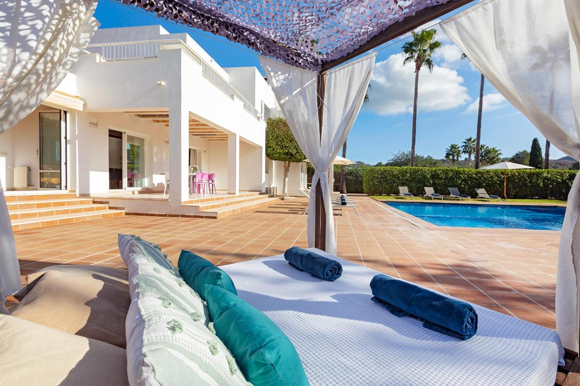 Near Ibiza Town Sleeps 8 - Fluxa Villa