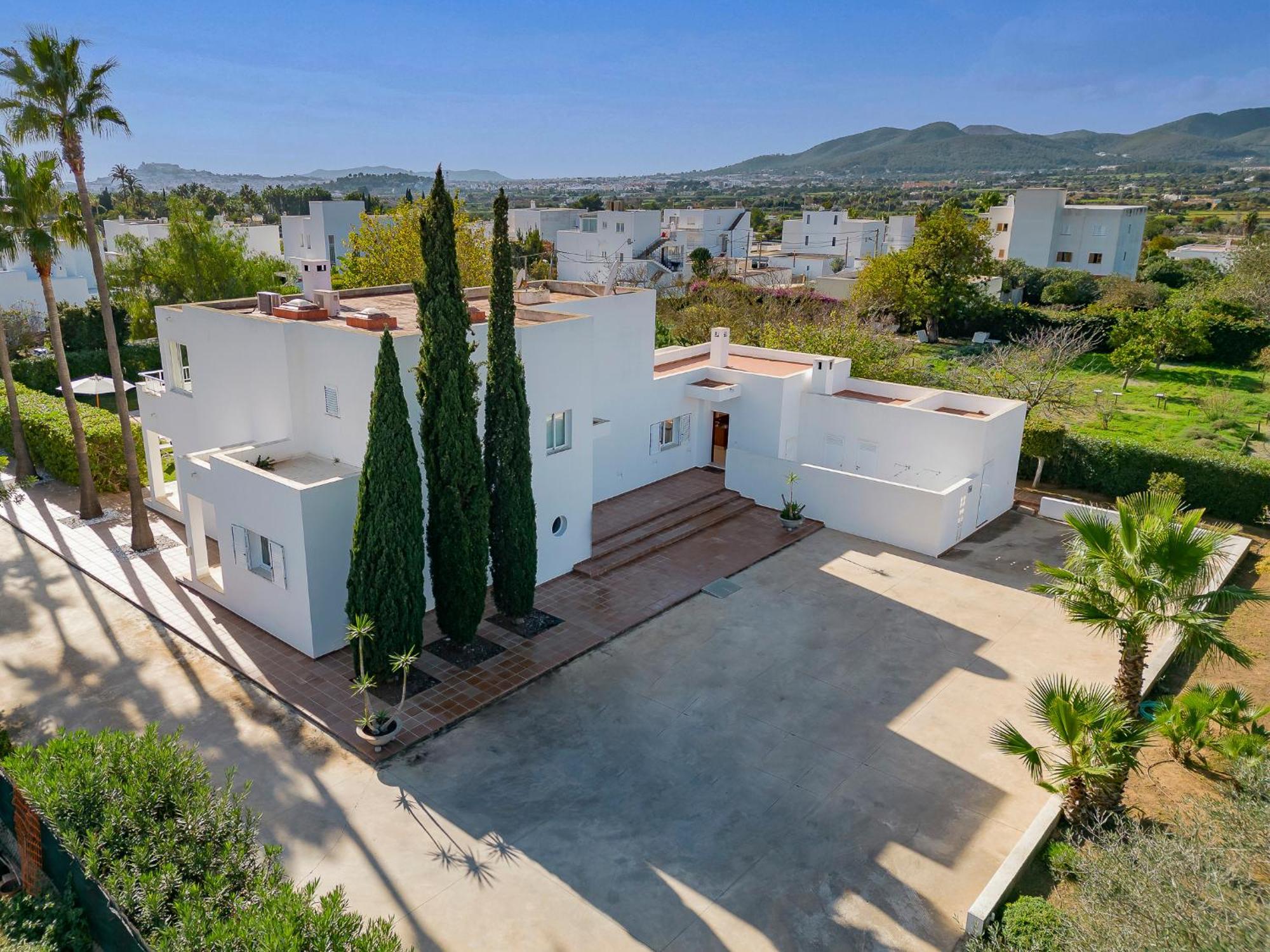 Near Ibiza Town Sleeps 8 - Fluxa Villa