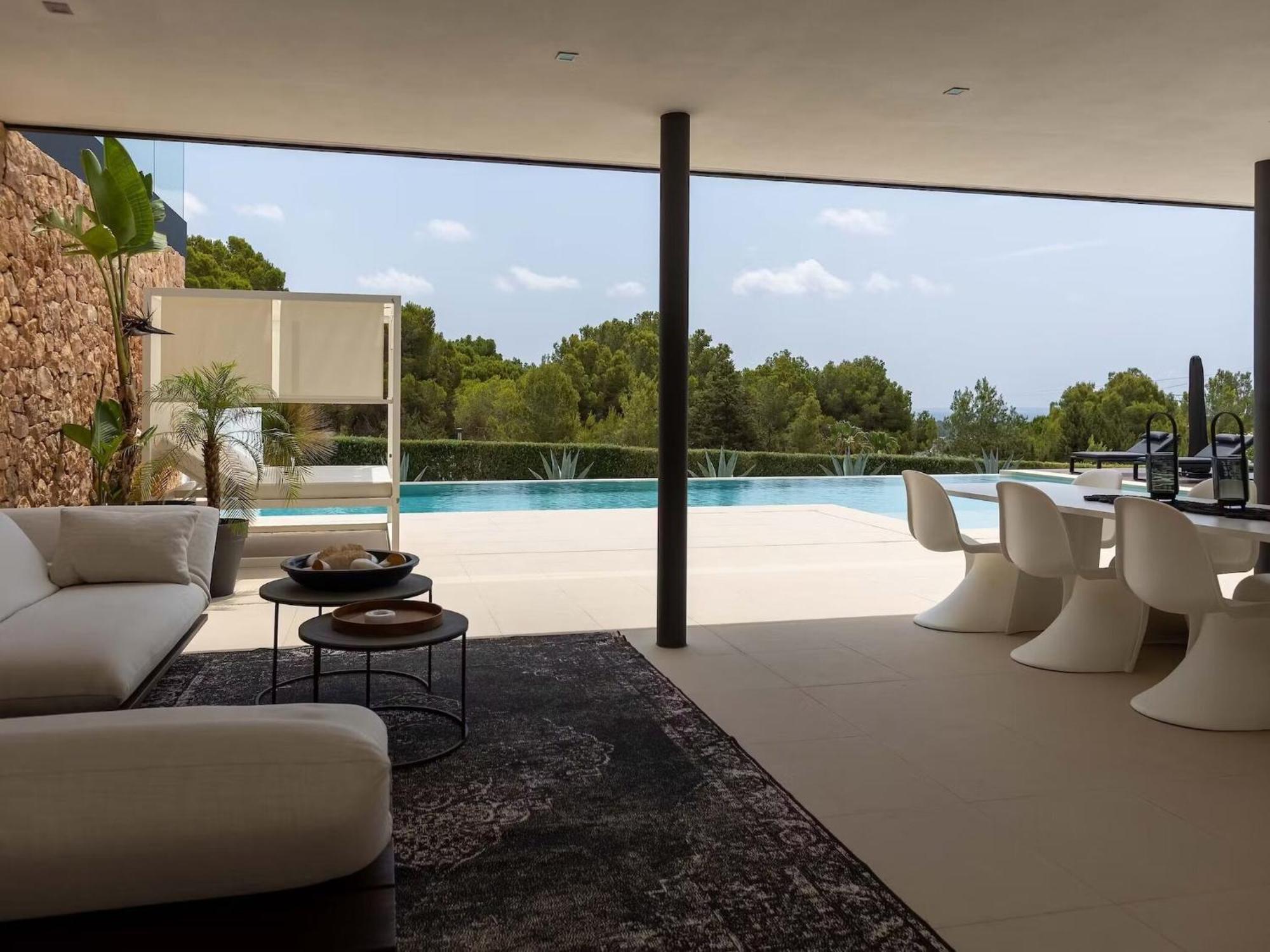 Amazing With Infinity Pool