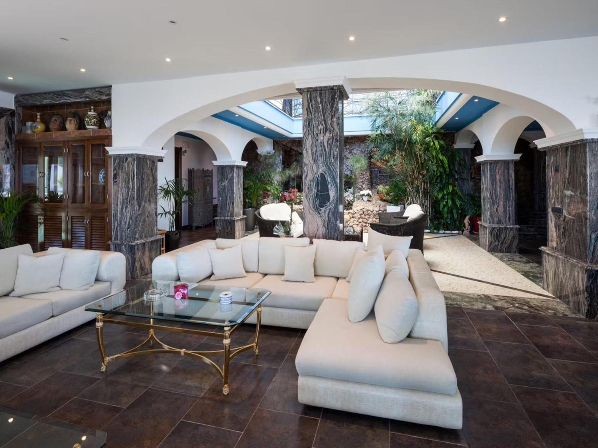 Unique With Outdoor Hot Tub Villa